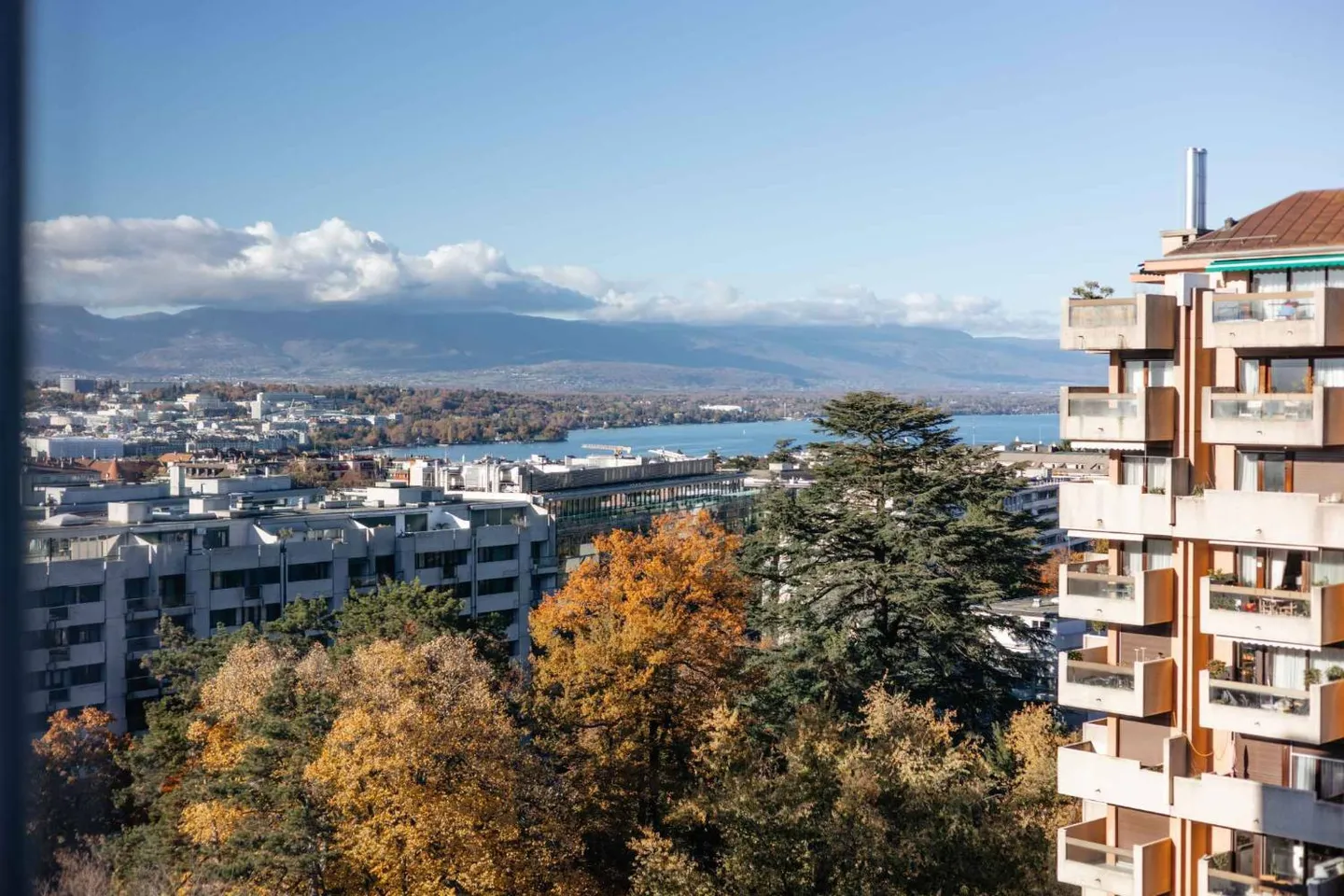 Elegantes Luxushaus mit Aussicht - Foto 2 von 8