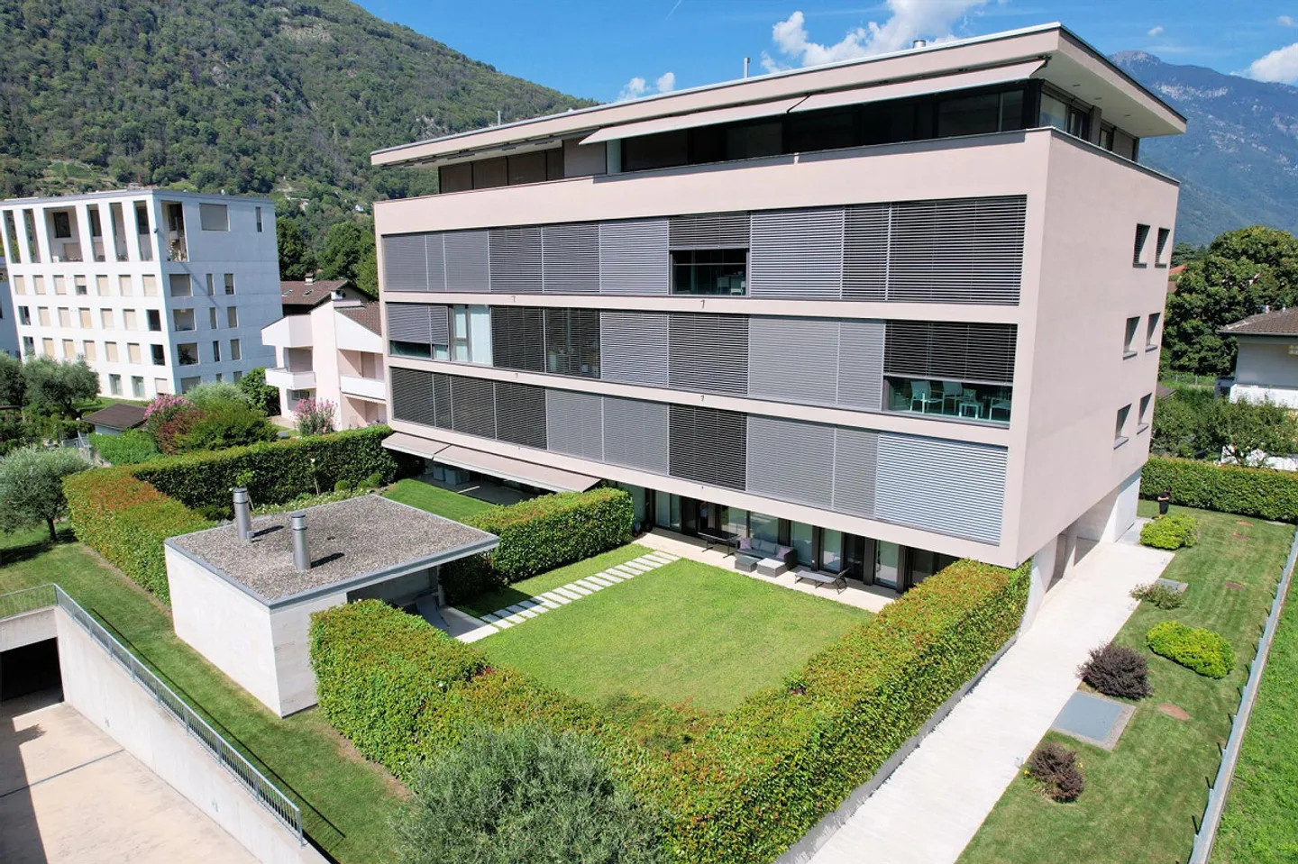 Apartment with large garden a stone's throw from the city center - Photo 1 of 16