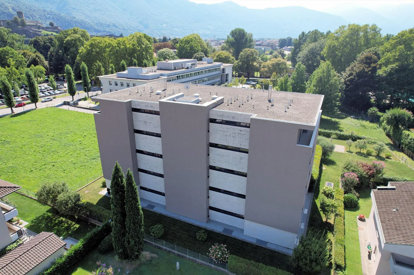 Apartment with large garden a stone's throw from the city center - Photo 4 of 16