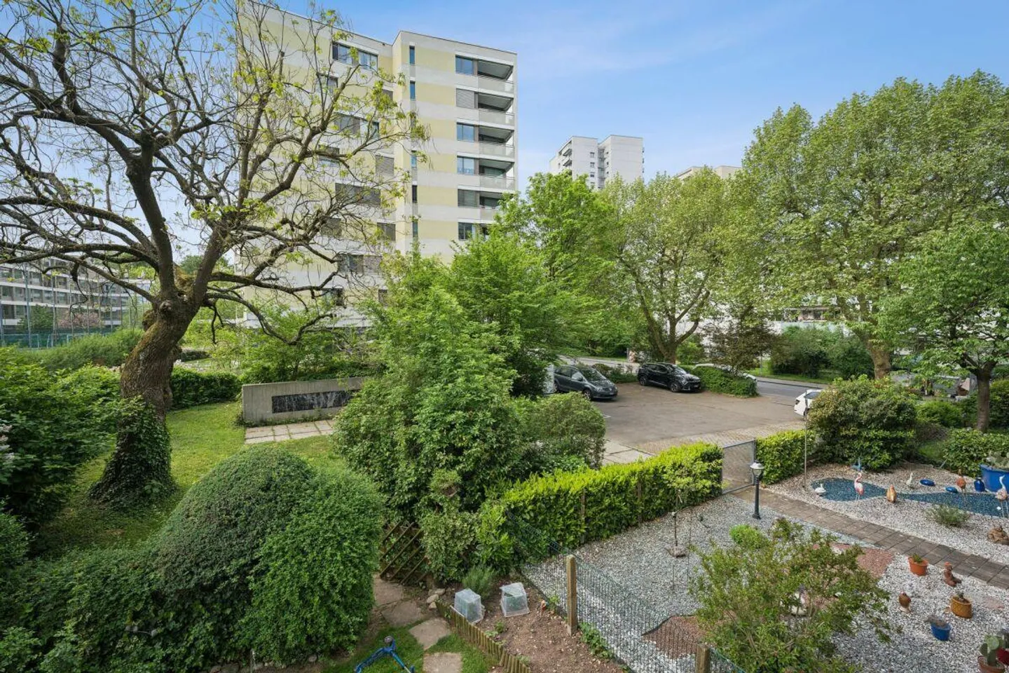 Appartement moderne et confortable de 4½ pièces avec grand balcon sud et place de parking - Photo 2 sur 10
