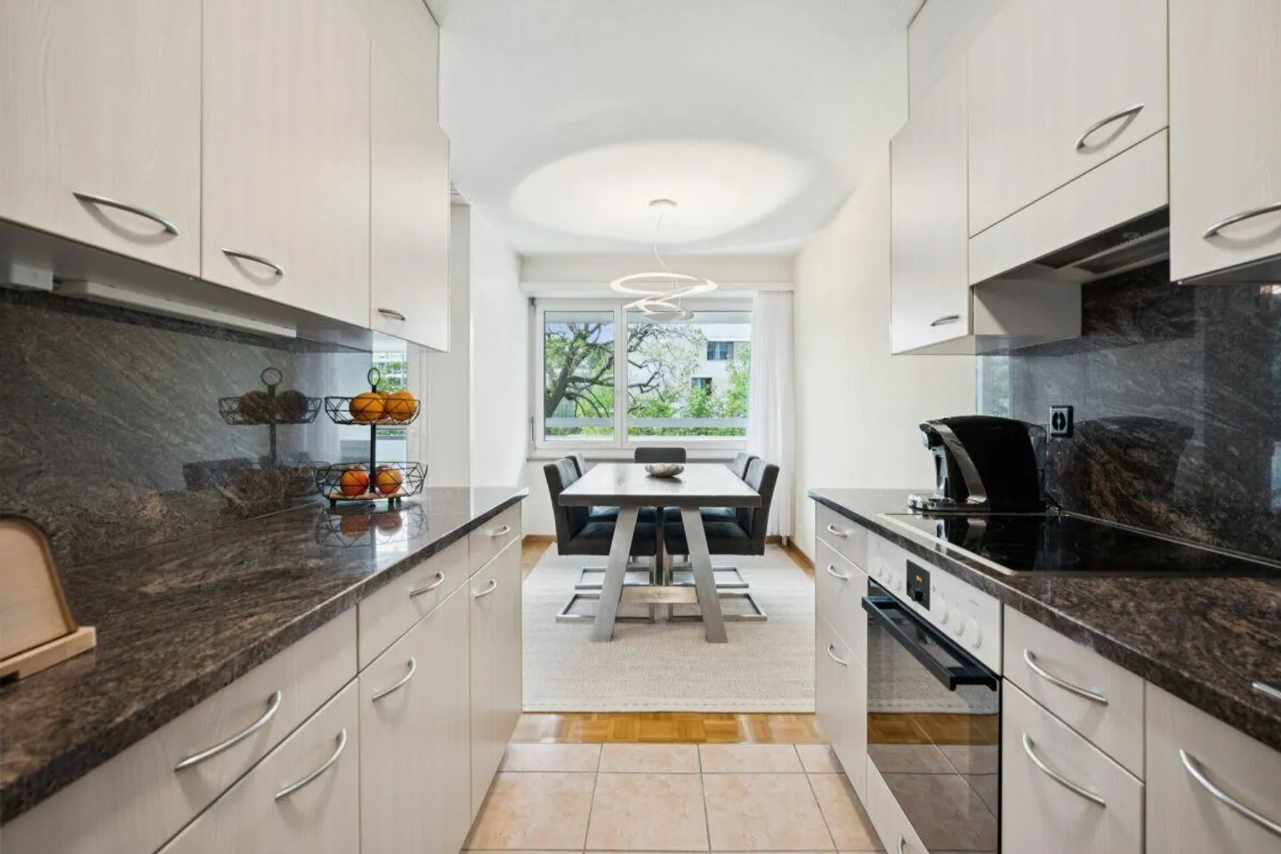 Appartement moderne et confortable de 4½ pièces avec grand balcon sud et place de parking - Photo 6 sur 10