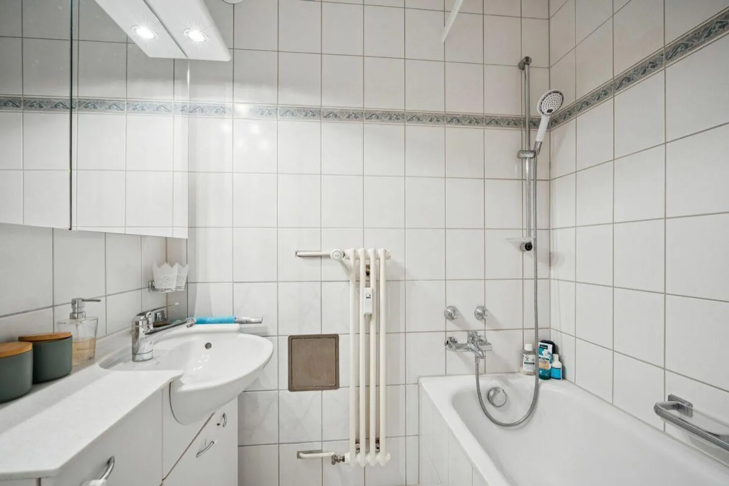 Appartement moderne et confortable de 4½ pièces avec grand balcon sud et place de parking - Photo 9 sur 10