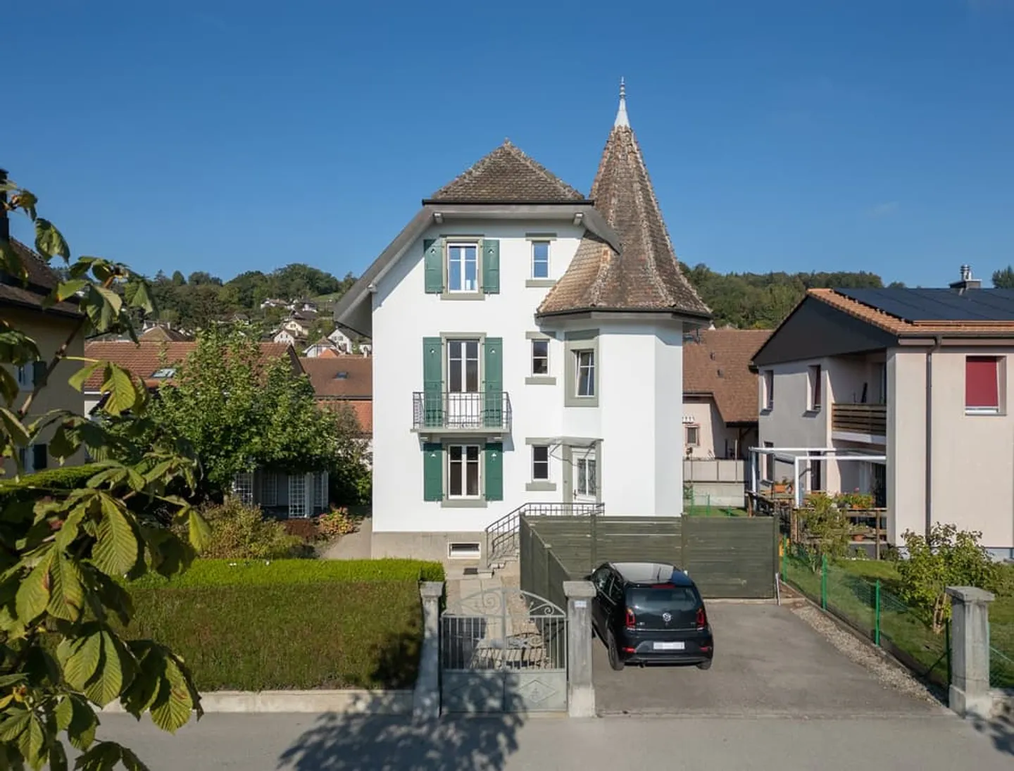 Beautiful two-family house in the city center - Photo 3 of 13