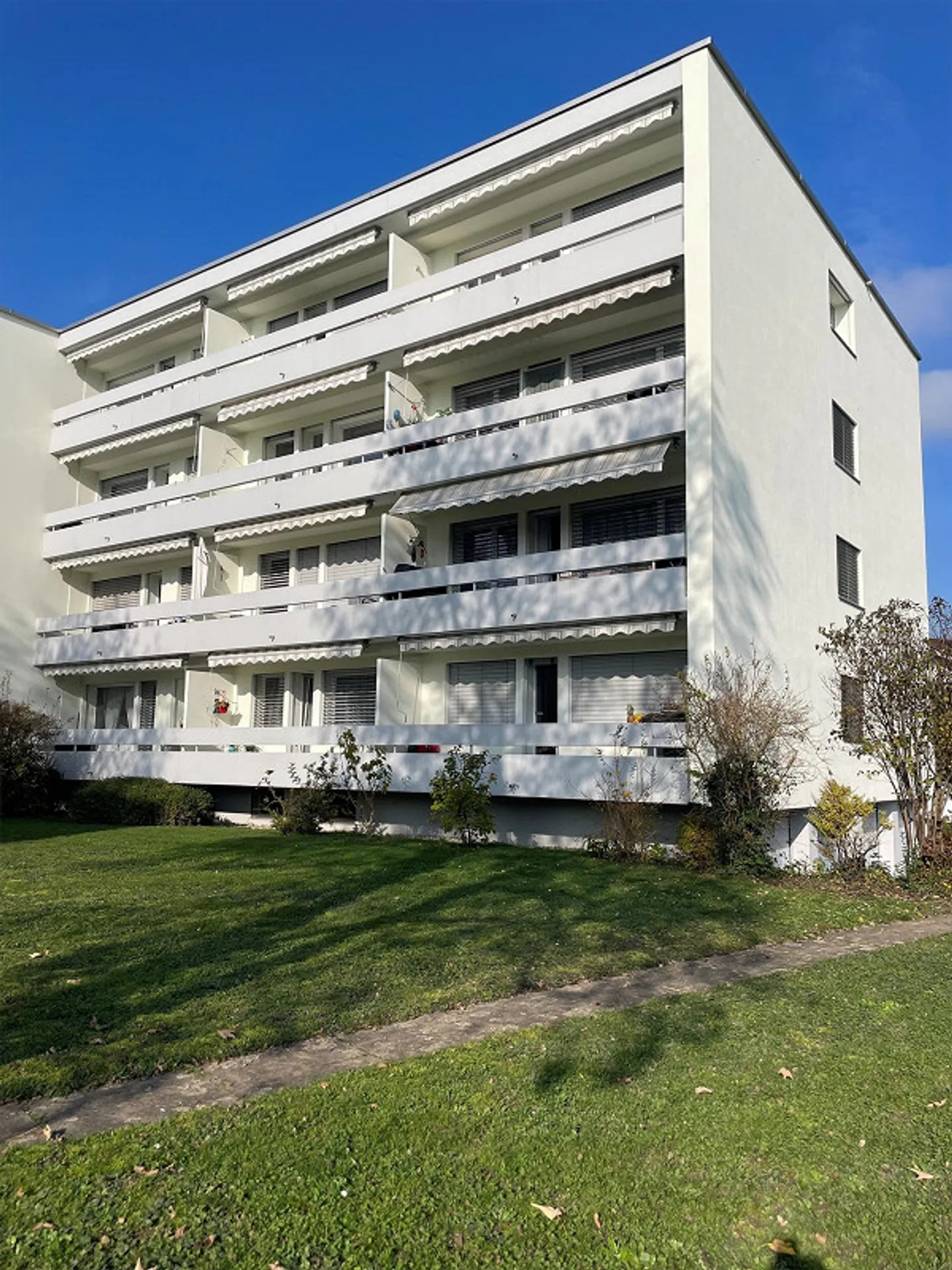 Zentrale Wohnung in Lyss - Foto 1 von 9