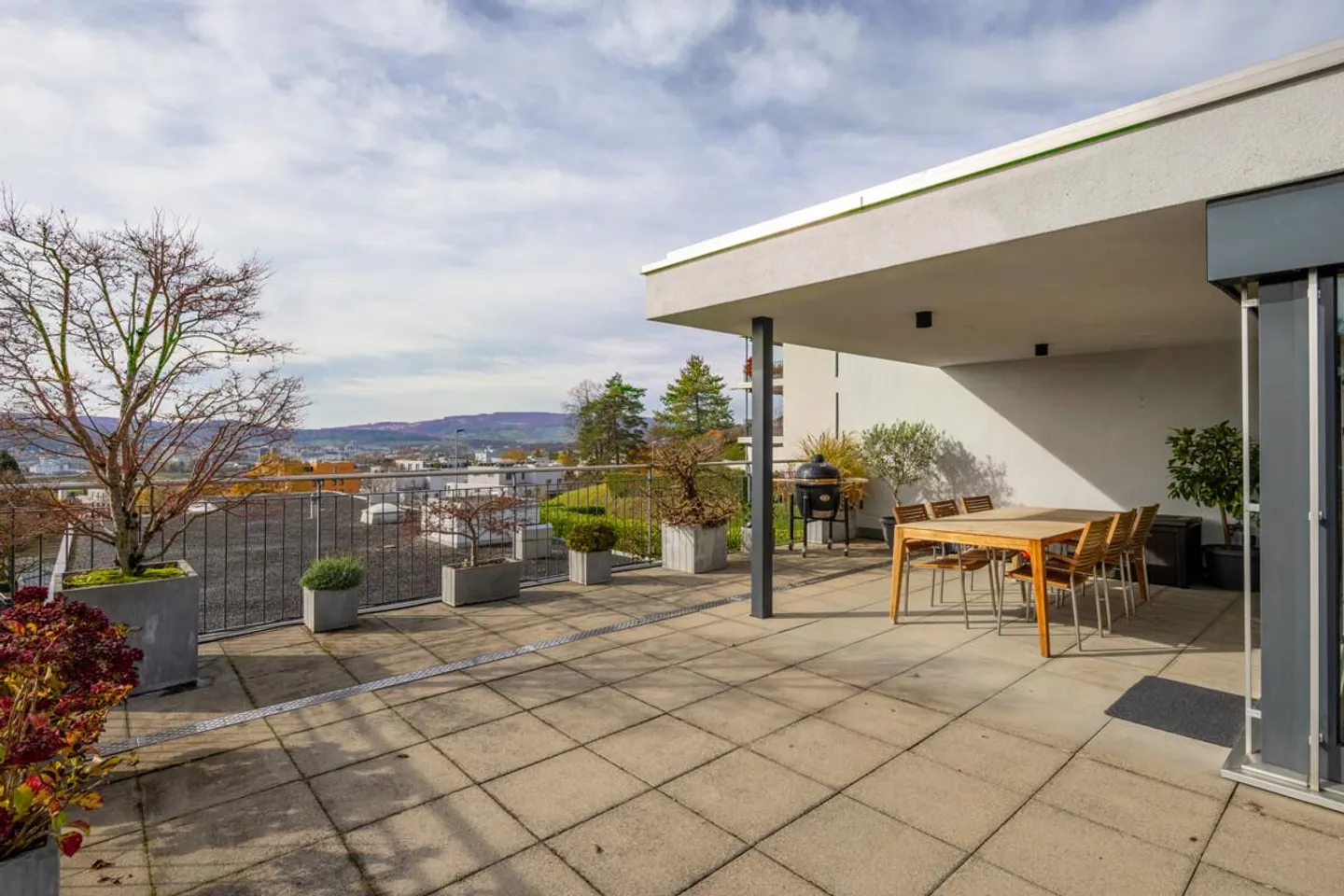 Appartamento attico esclusivo con vista a Oberengstringen - Foto 1 di 8