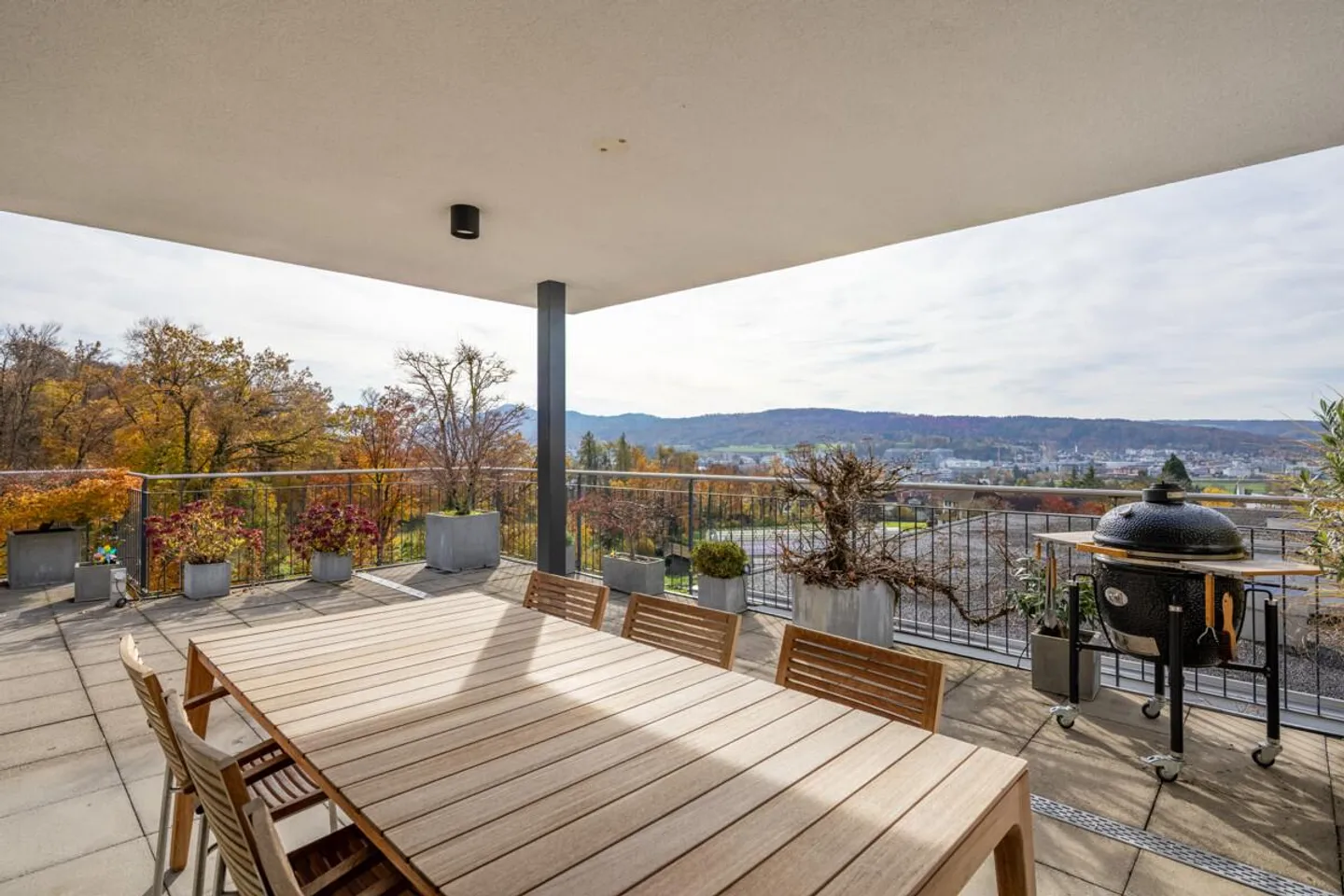 Appartamento attico esclusivo con vista a Oberengstringen - Foto 2 di 8