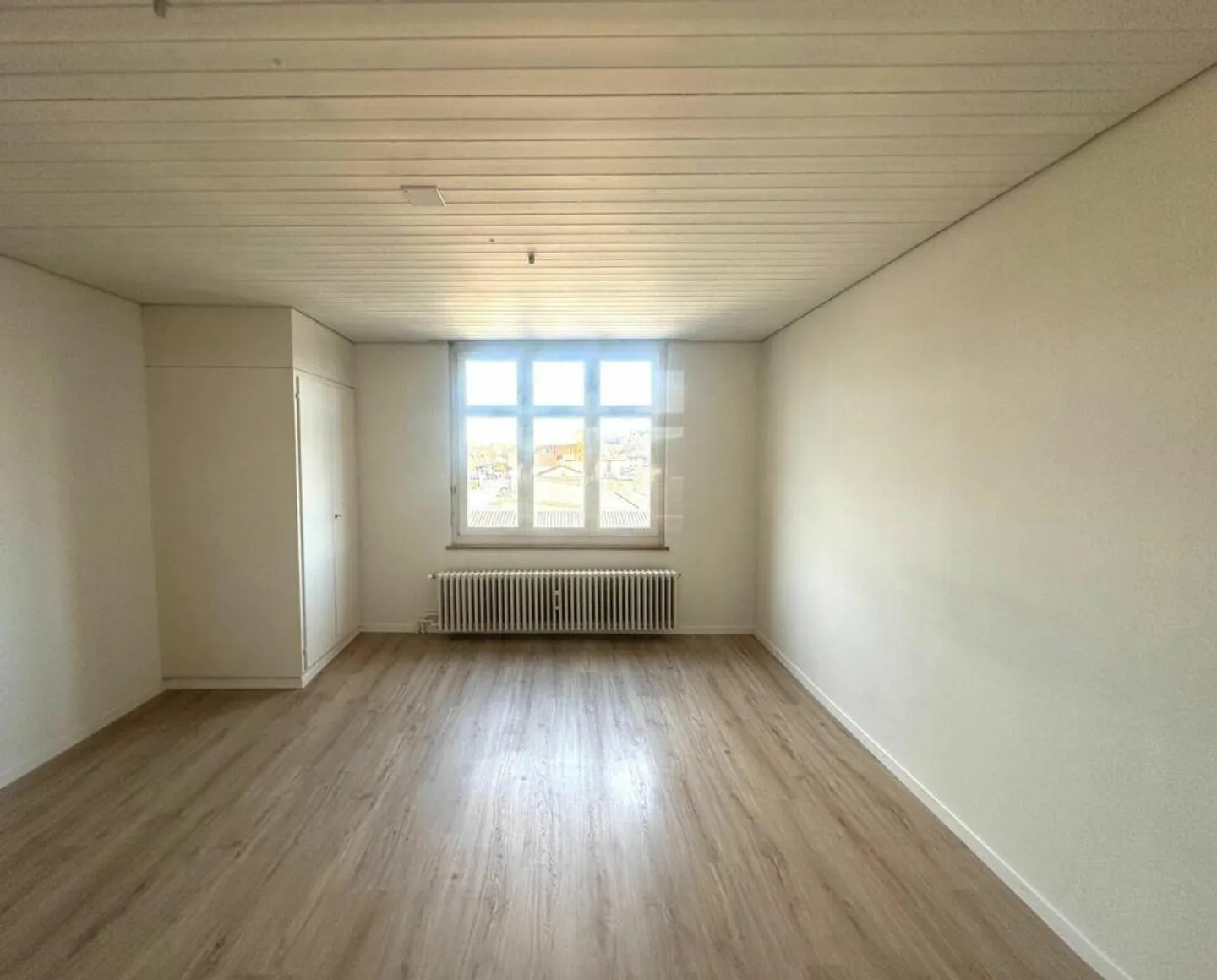 Appartement sous les combles rénové et confortable cherche de nouveaux locataires - Photo 3 sur 10