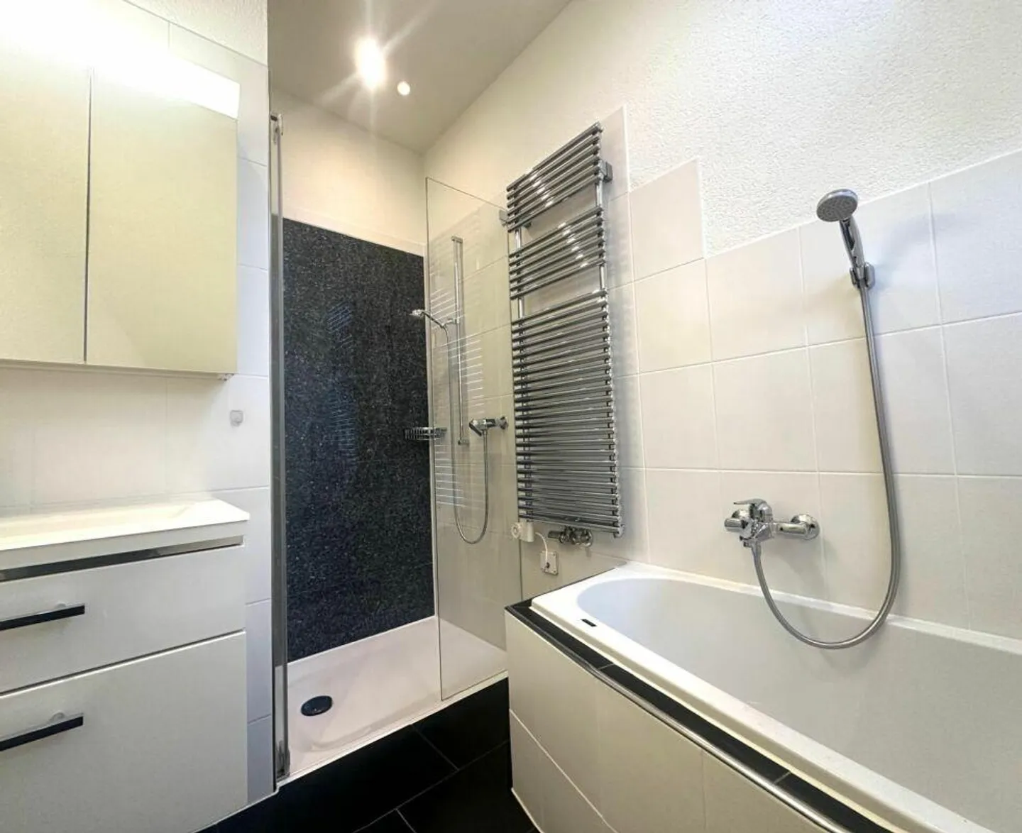 Appartement sous les combles rénové et confortable cherche de nouveaux locataires - Photo 6 sur 10