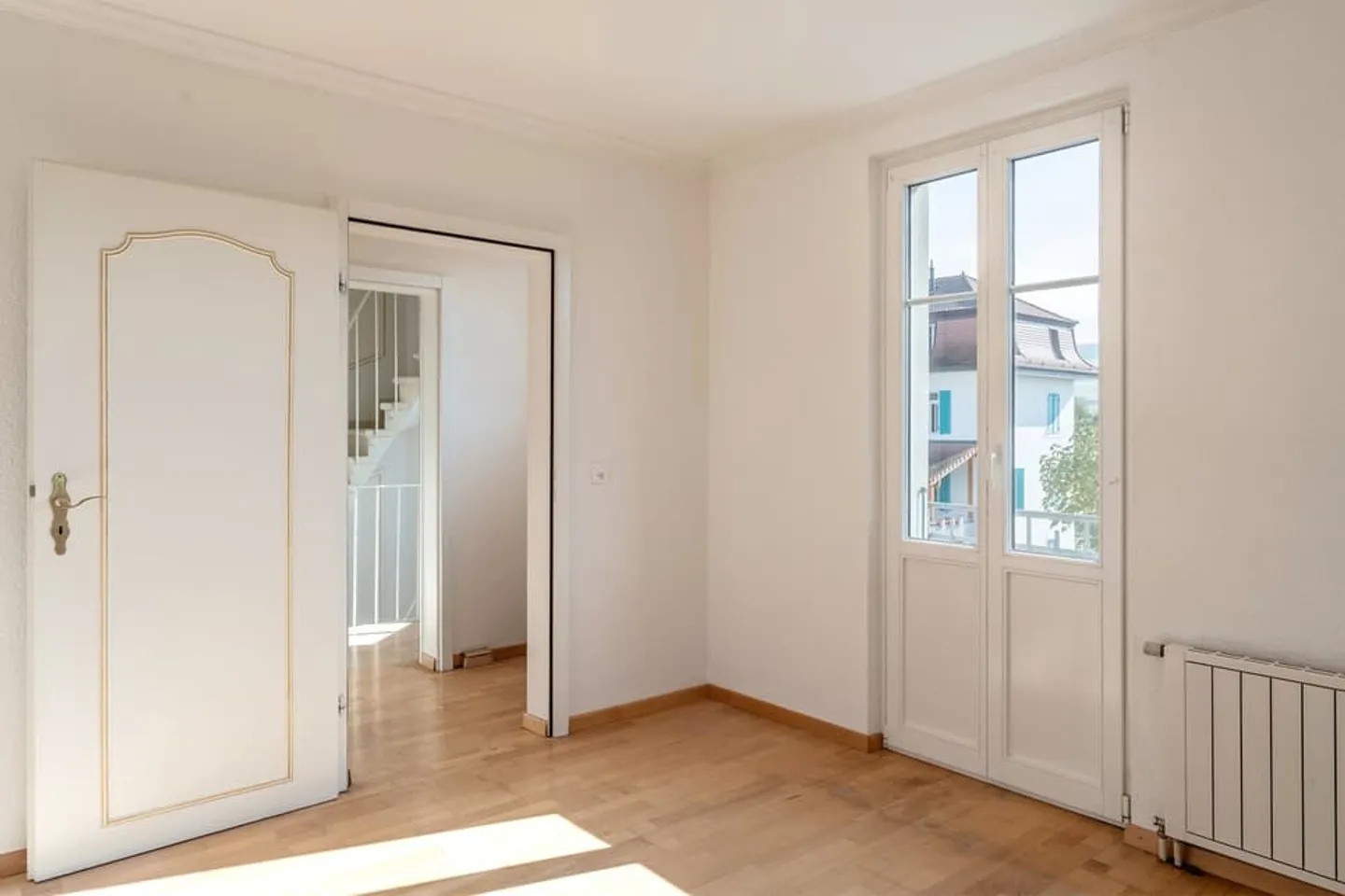 Beautiful two-family house in the city center - Photo 10 of 13