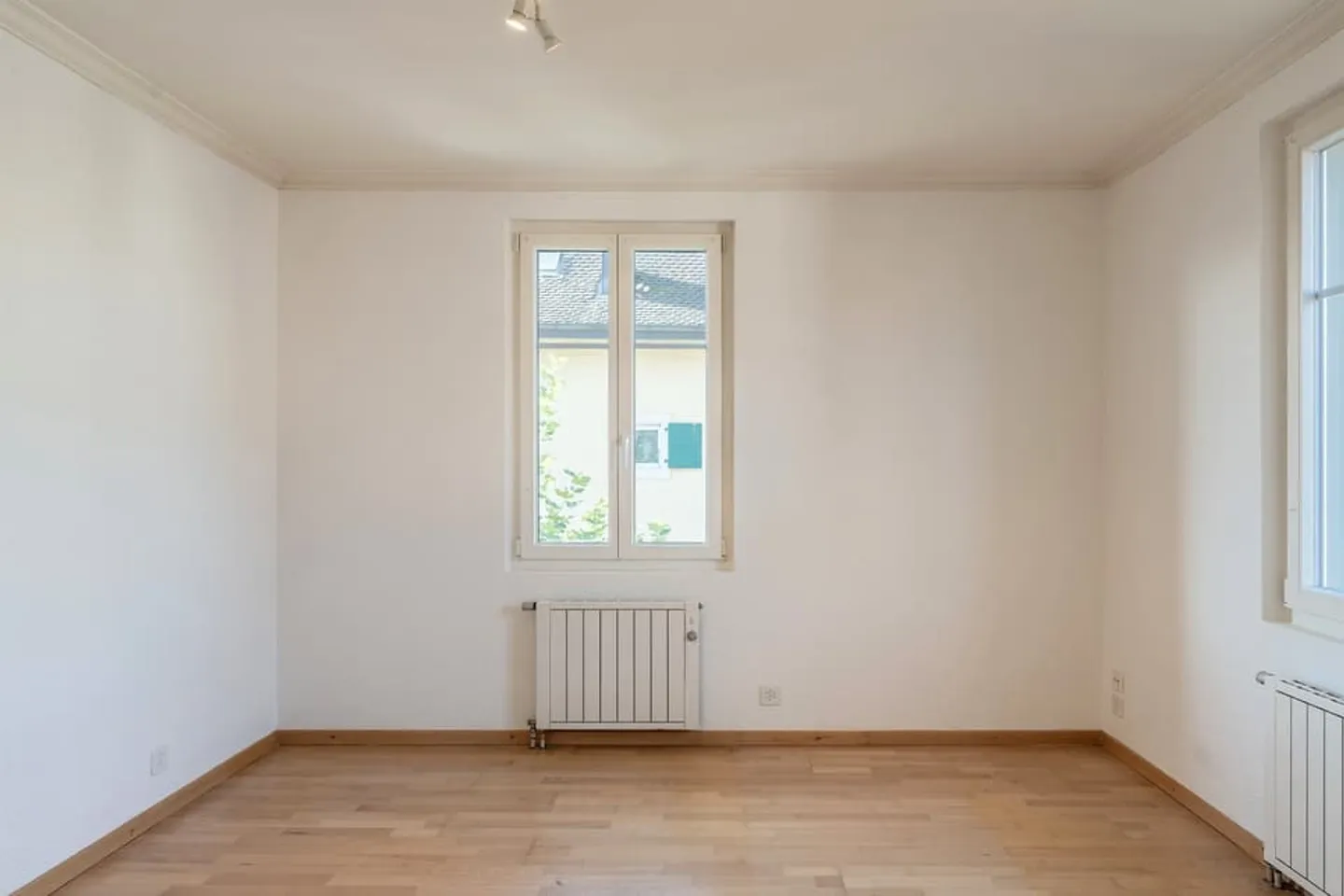 Beautiful two-family house in the city center - Photo 12 of 13