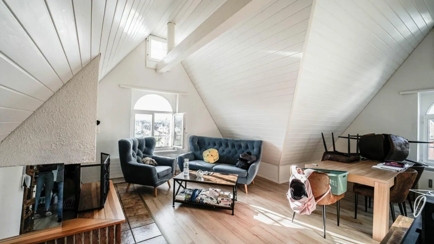 Charmantes Mehrfamilienhaus mit 8 Einheiten an zentraler Lage - Foto 2 von 11