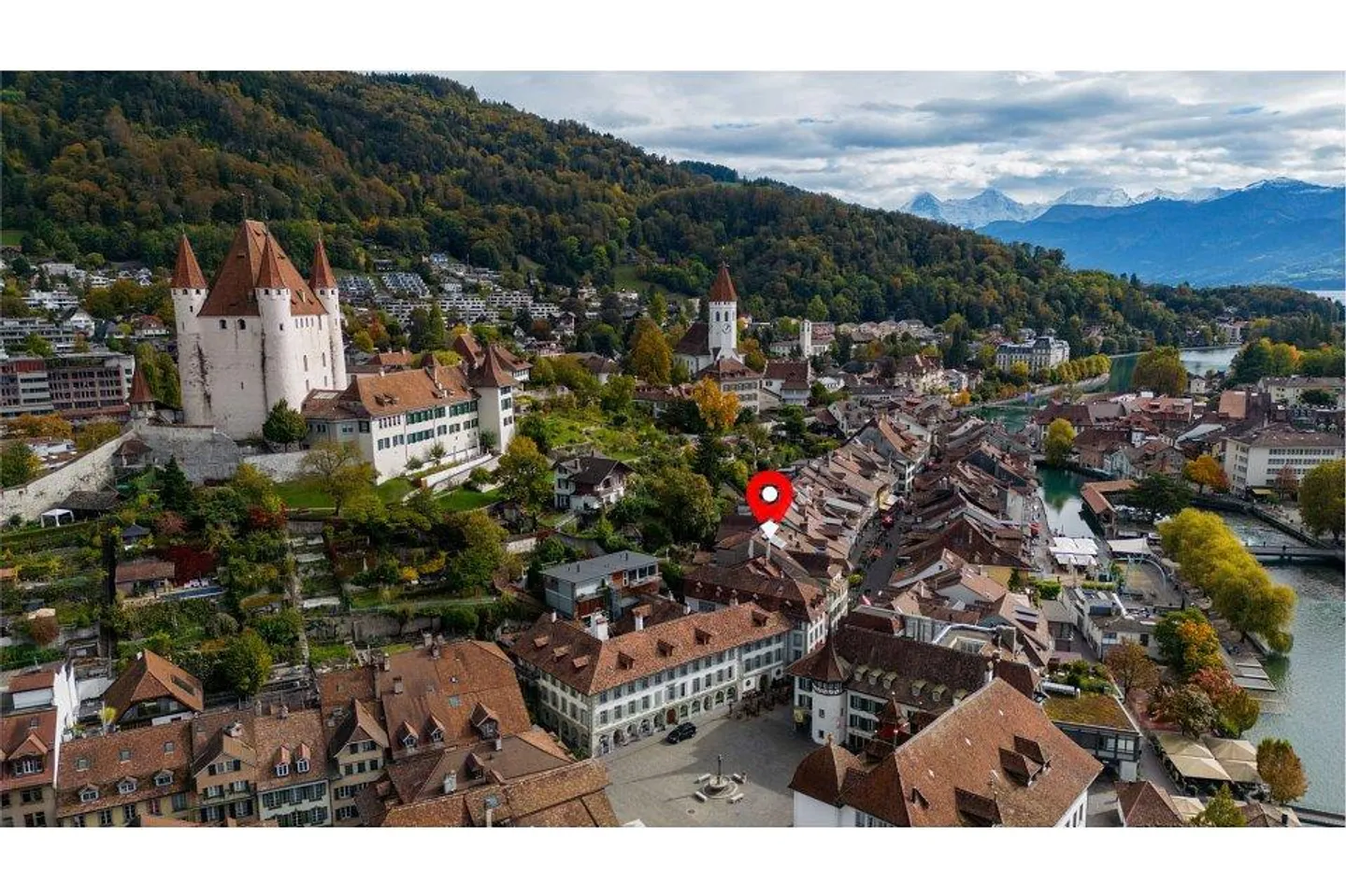 Bâtiment résidentiel et commercial historique dans la vieille ville de Thun - Photo 3 sur 6