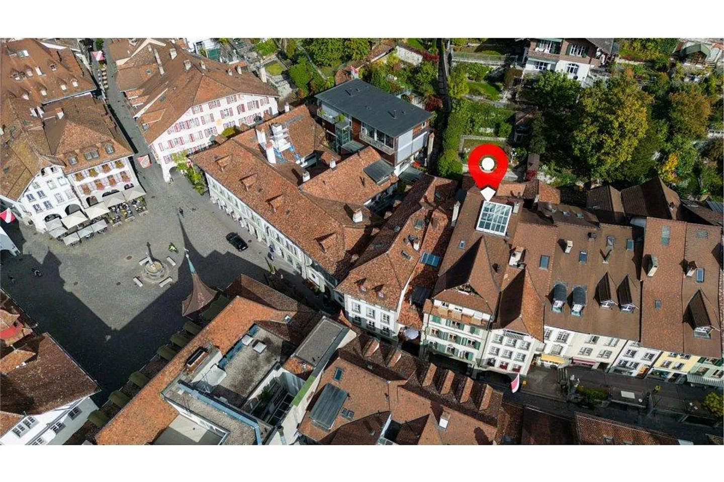 Bâtiment résidentiel et commercial historique dans la vieille ville de Thun - Photo 5 sur 6