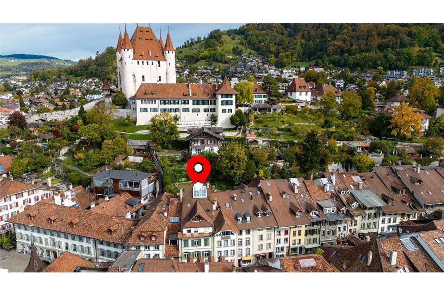 Bâtiment résidentiel et commercial historique dans la vieille ville de Thun - Photo 1 sur 6