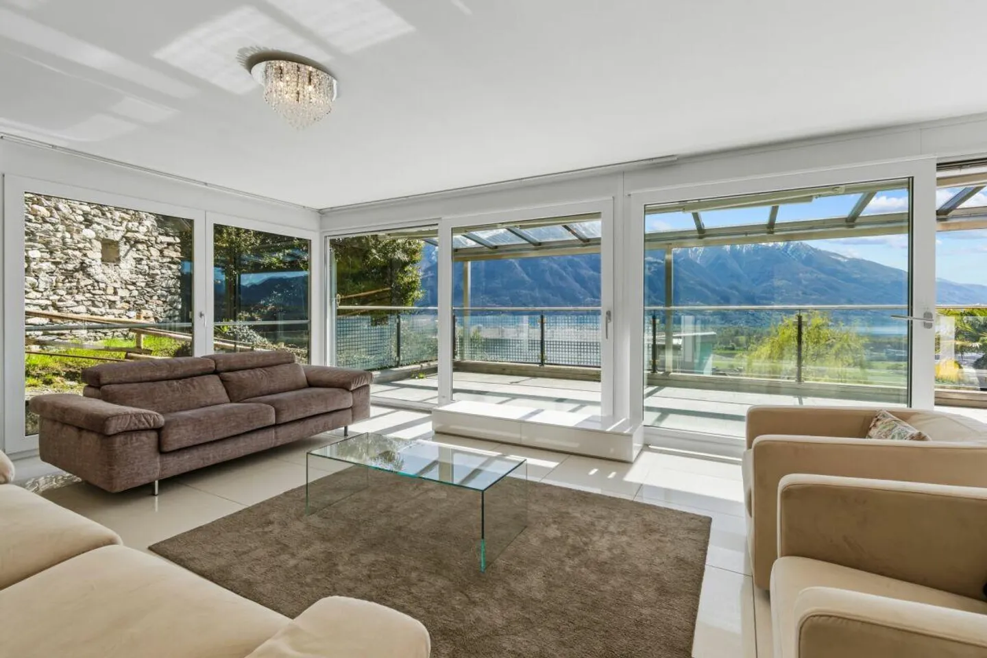 Appartement 5,5 pièces avec piscine et vue imprenable - Photo 3 sur 19