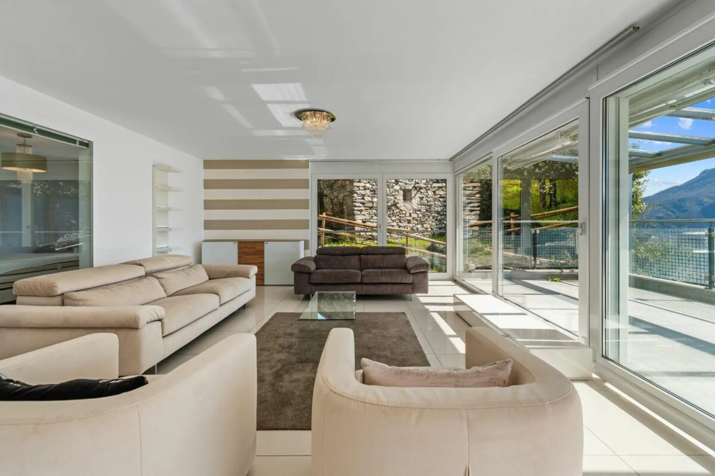 Appartement 5,5 pièces avec piscine et vue imprenable - Photo 4 sur 19