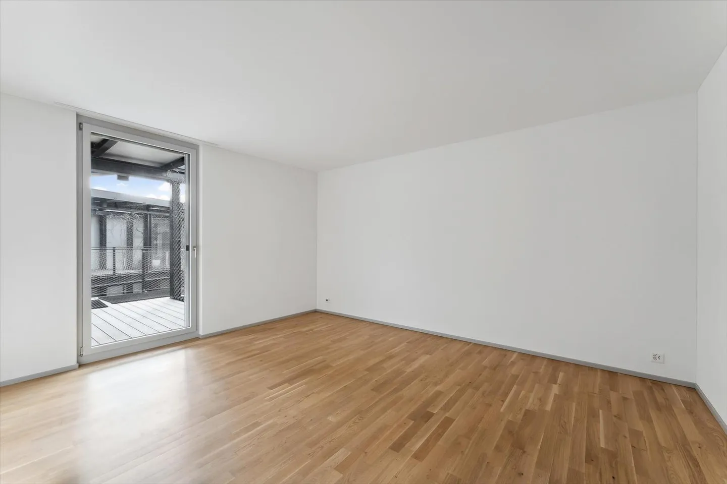 1st month rent free - Modern living, loggia and seating area - Photo 5 of 8