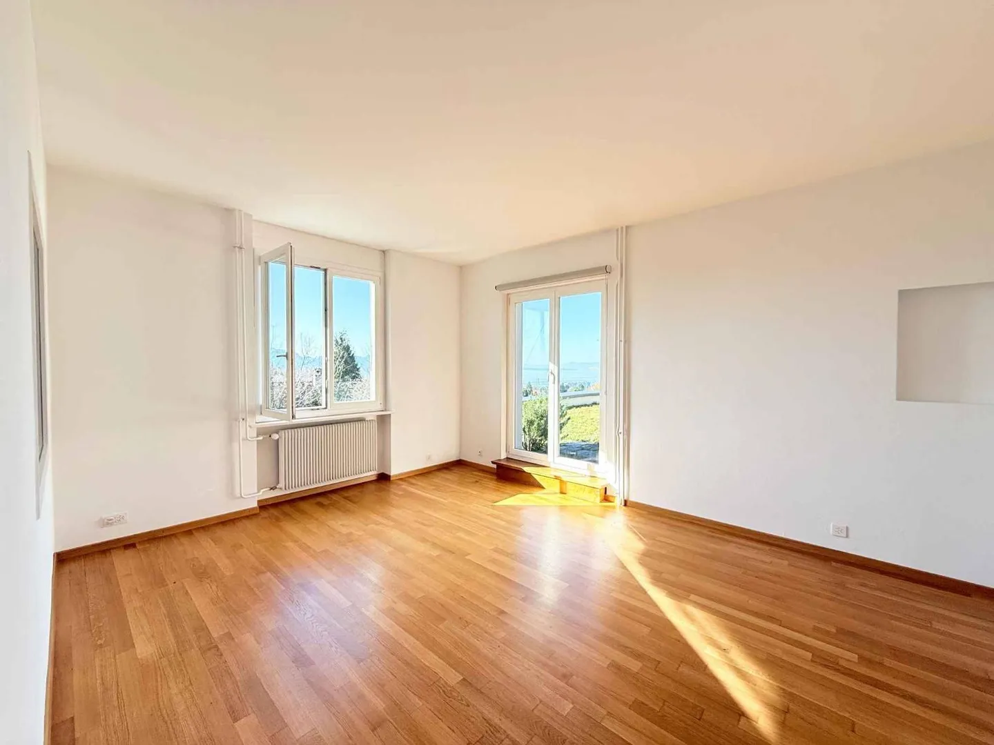 Appartement Éblouissant avec Vue Lac - Photo 3 sur 7
