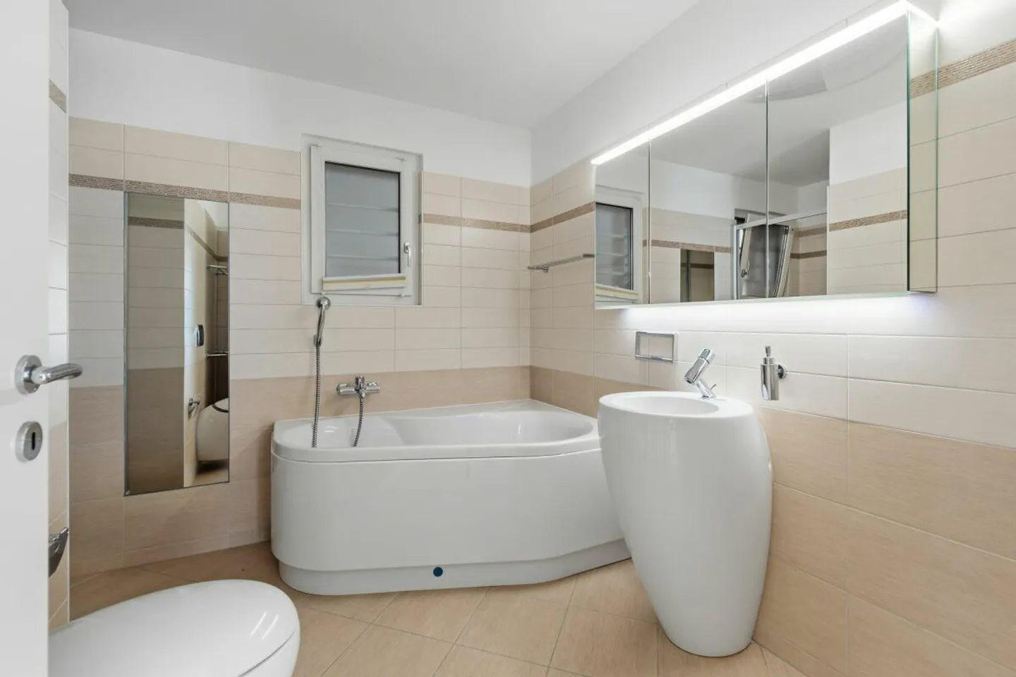 Appartement 5,5 pièces avec piscine et vue imprenable - Photo 15 sur 19