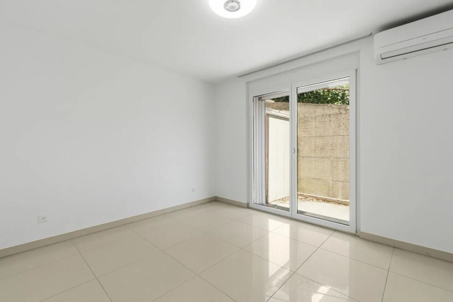 Appartement 5,5 pièces avec piscine et vue imprenable - Photo 14 sur 19