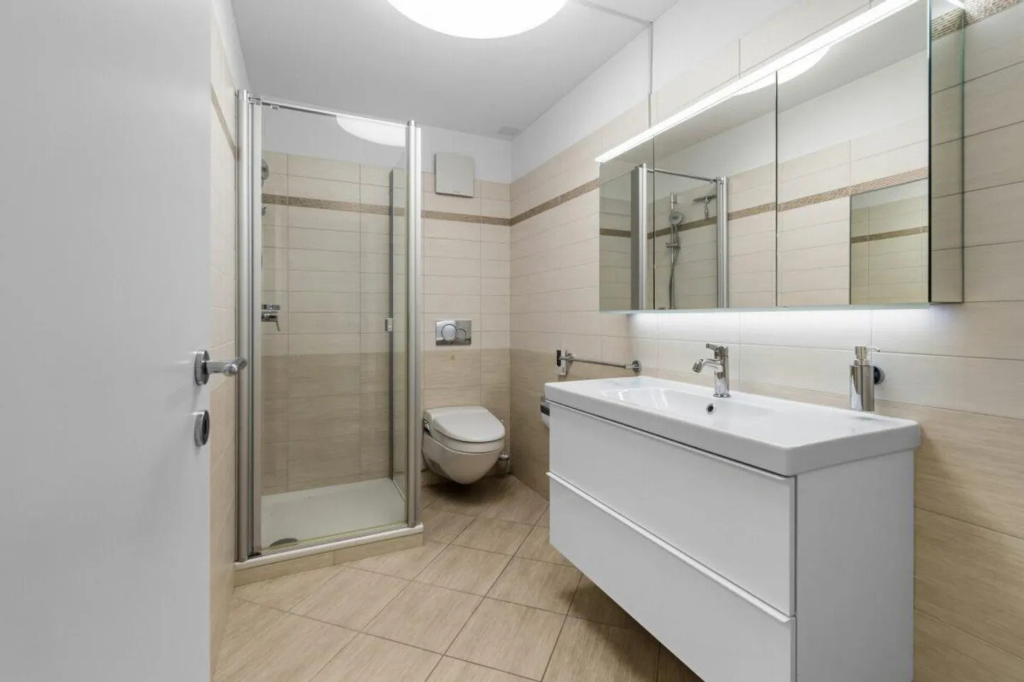 Appartement 5,5 pièces avec piscine et vue imprenable - Photo 16 sur 19