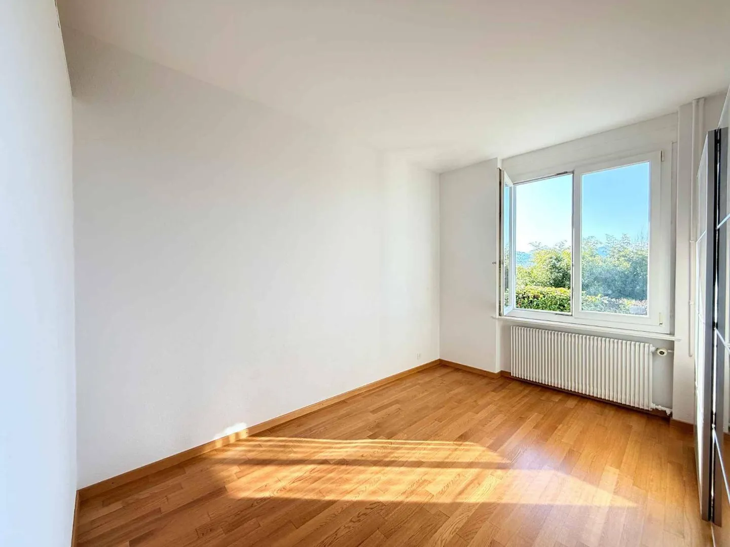 Appartement Éblouissant avec Vue Lac - Photo 5 sur 7
