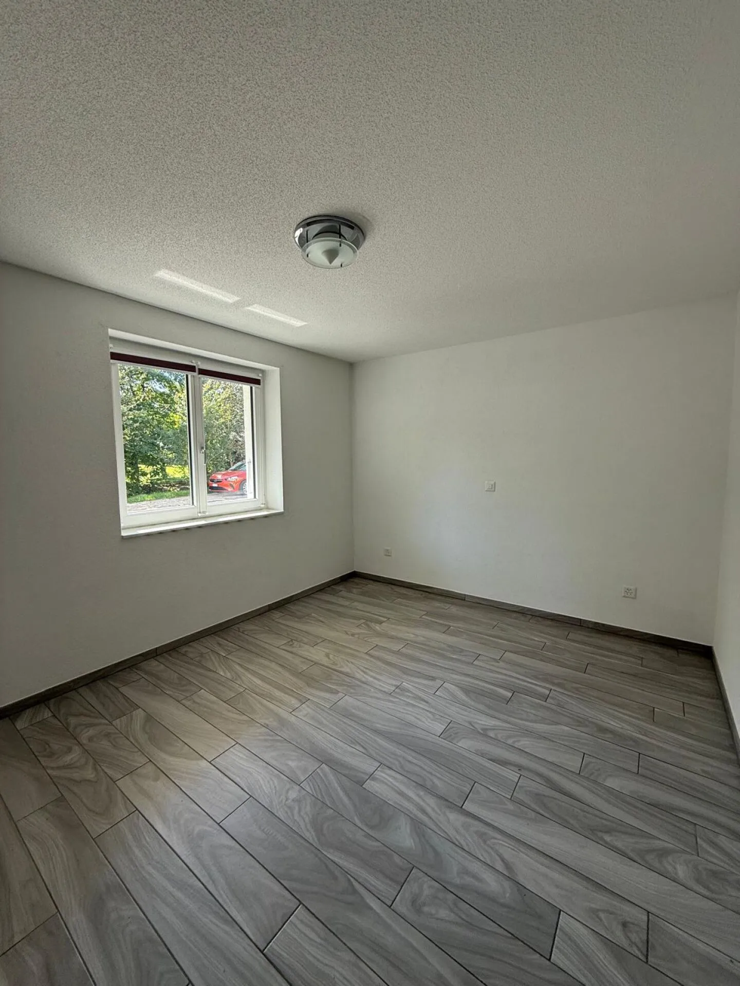 Tavannes, bellissimo appartamento di 3,5 locali al piano terra con terrazza - Foto 3 di 7