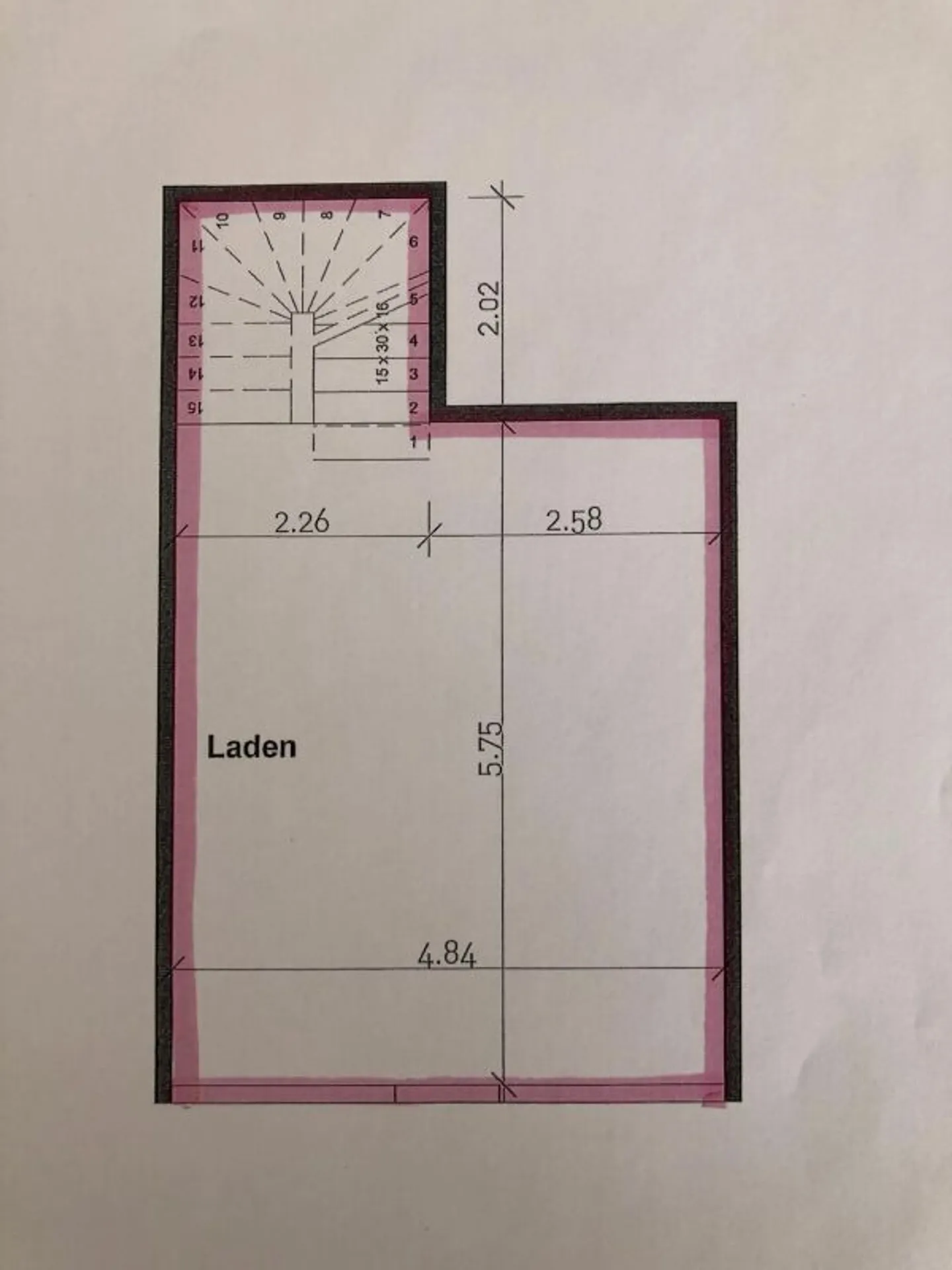 Kleines Ladenlokal mit Schaufenster im Erdgeschoss   Archivraum im UG - Foto 3 von 4