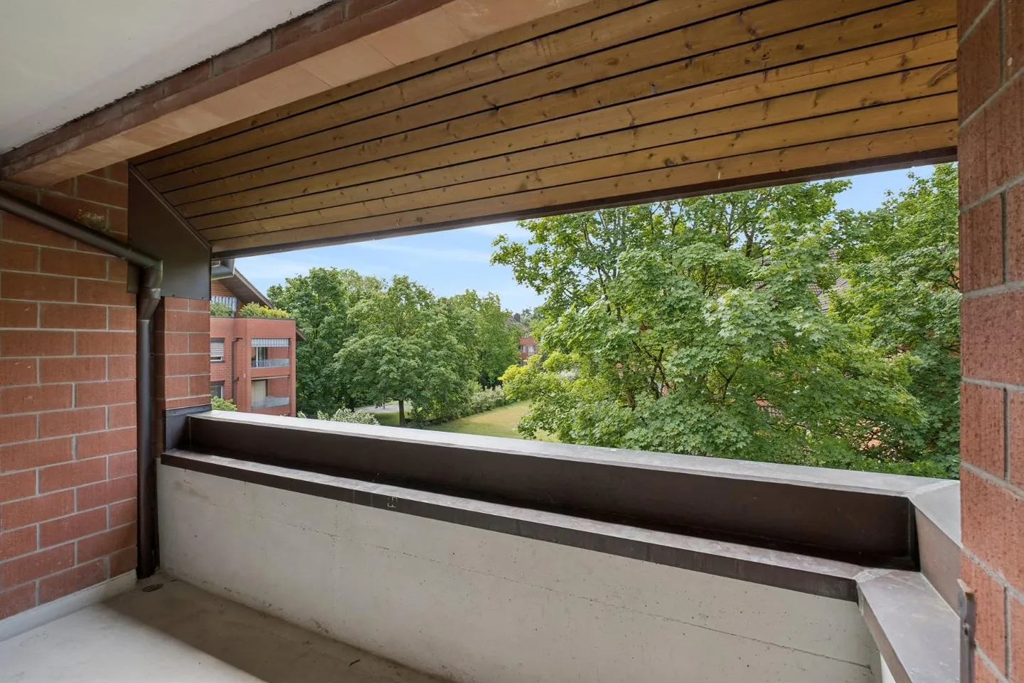 Spacious Apartment with Terrace - Photo 3 of 4