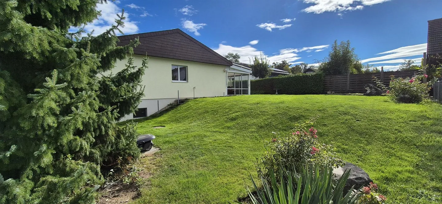 Casa unifamiliare in una zona residenziale tranquilla - Foto 2 di 13