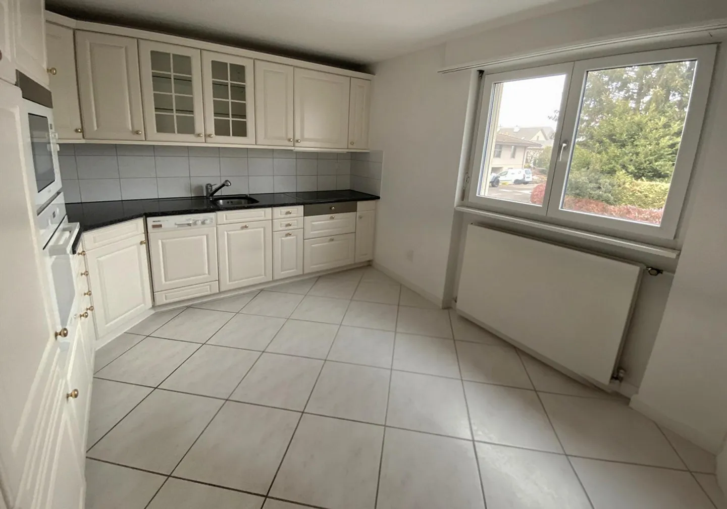 Casa unifamiliare in una zona residenziale tranquilla - Foto 8 di 13