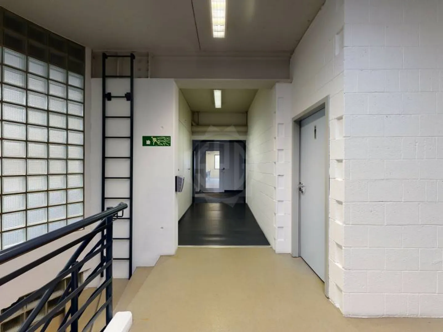 Superficie Industriale Spaziosa - Meyrin - Foto 6 di 7