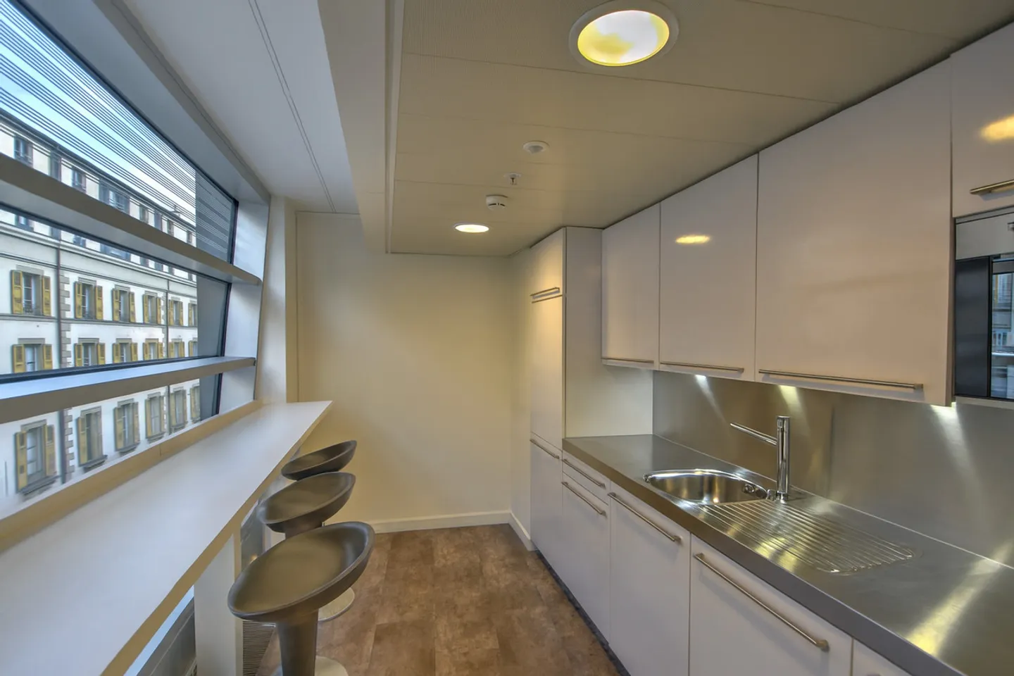 Bureaux à louer 300 m2, Rue du Rhône  - Photo 4 sur 5