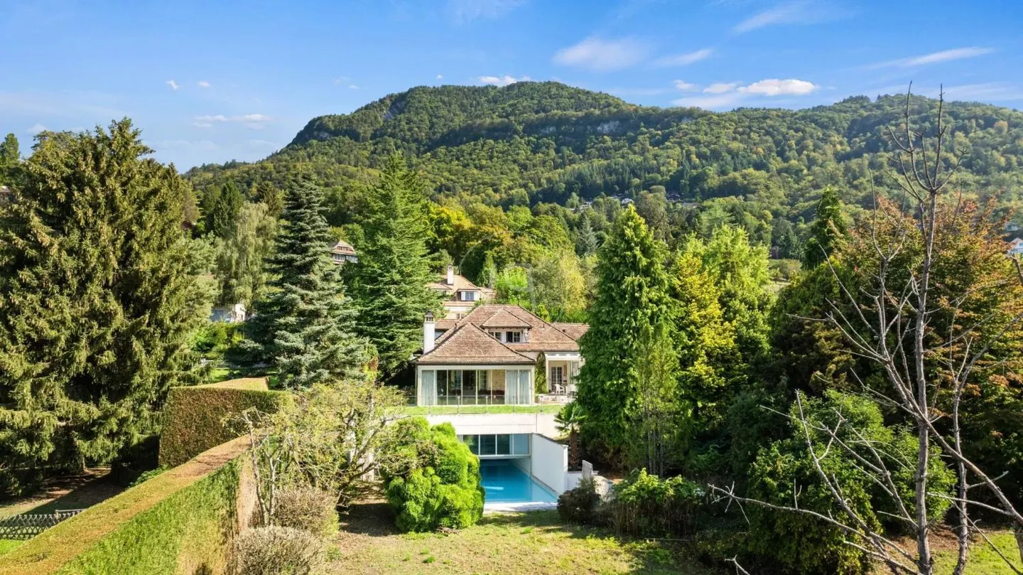 Charming renovation project with a view and indoor pool in St-Légier - Photo 2 of 13