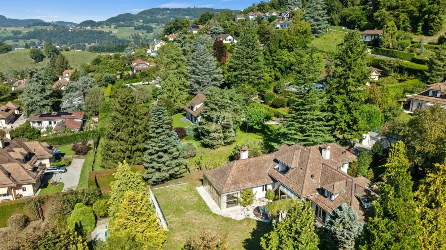 Charming renovation project with a view and indoor pool in St-Légier - Photo 3 of 13