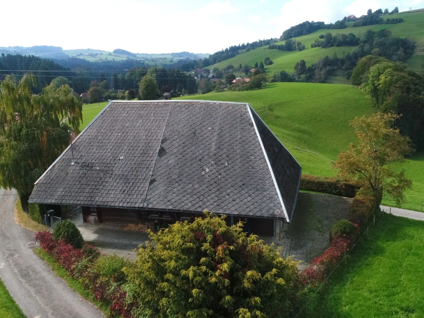 Umgebautes und teilsaniertes Bauernhaus in ruhiger Umgebung mit Fernsicht und Garage - Foto 11 von 12