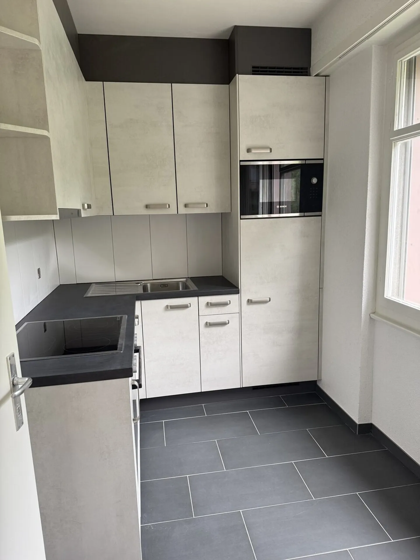 Near Chuv spacious studio with top modern and renovated kitchen!!! - Photo 3 of 6
