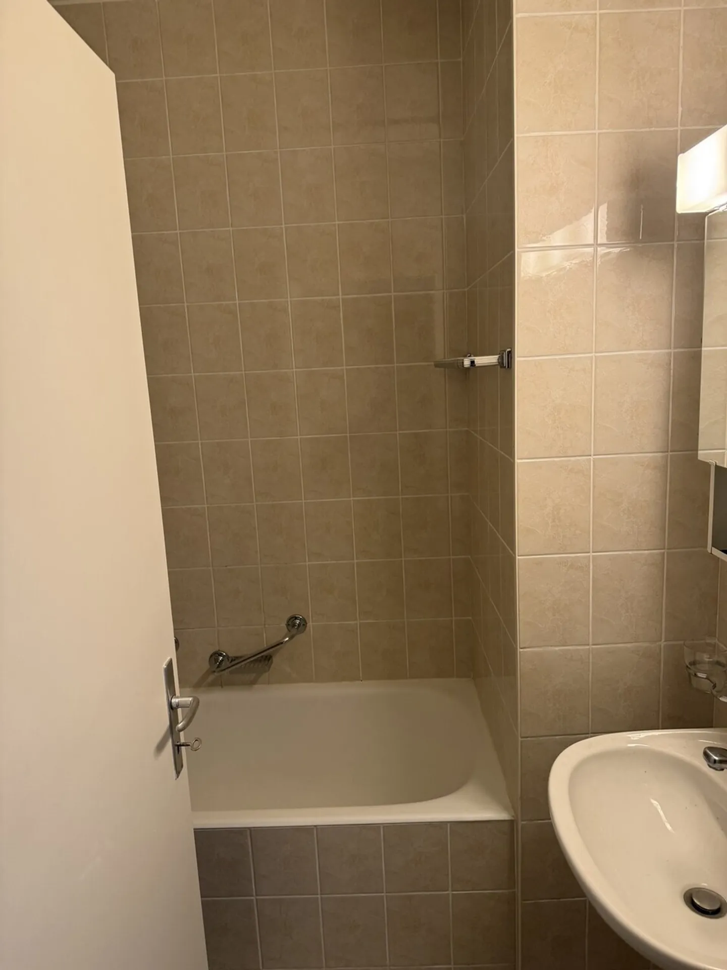 Near Chuv spacious studio with top modern and renovated kitchen!!! - Photo 6 of 6