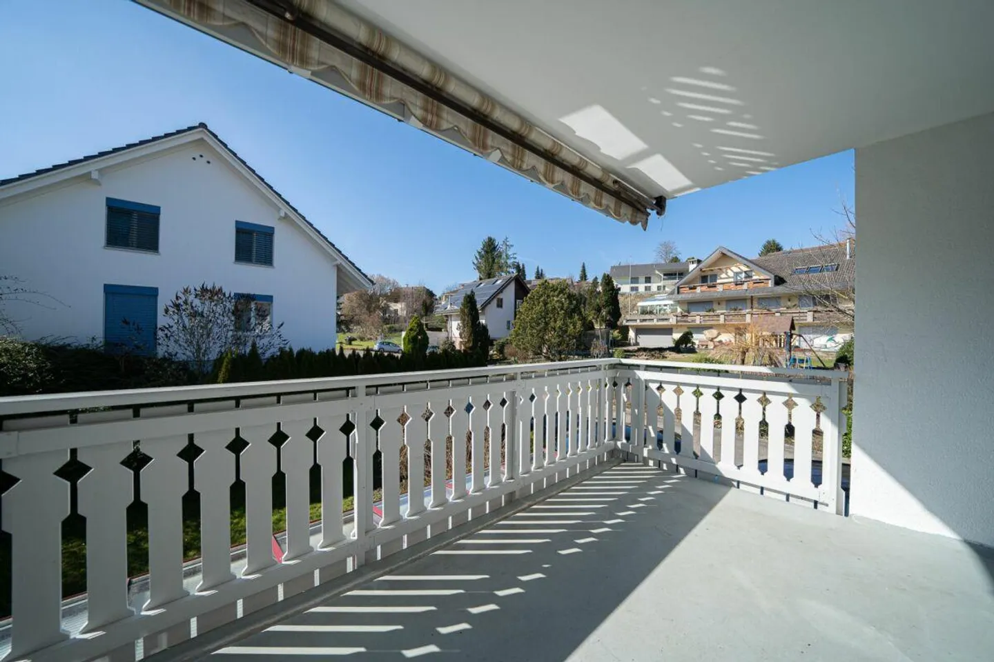 Appartamento affascinante di 4,5 stanze al 1° piano in un tranquillo quartiere residenziale - Foto 7 di 13