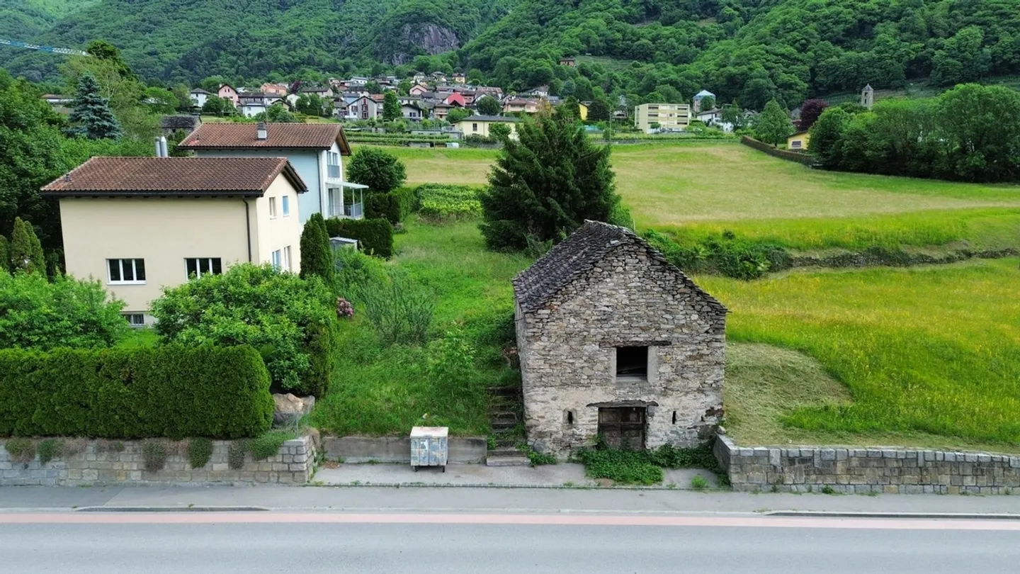 Terrain constructible à vendre - Photo 2 sur 9