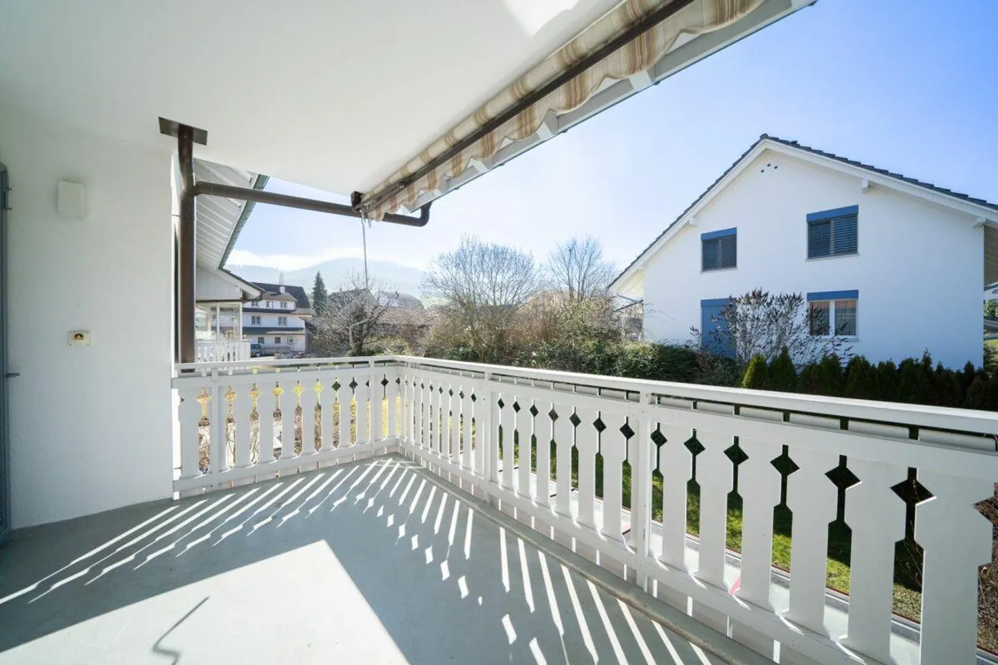 Appartamento affascinante di 4,5 stanze al 1° piano in un tranquillo quartiere residenziale - Foto 6 di 13