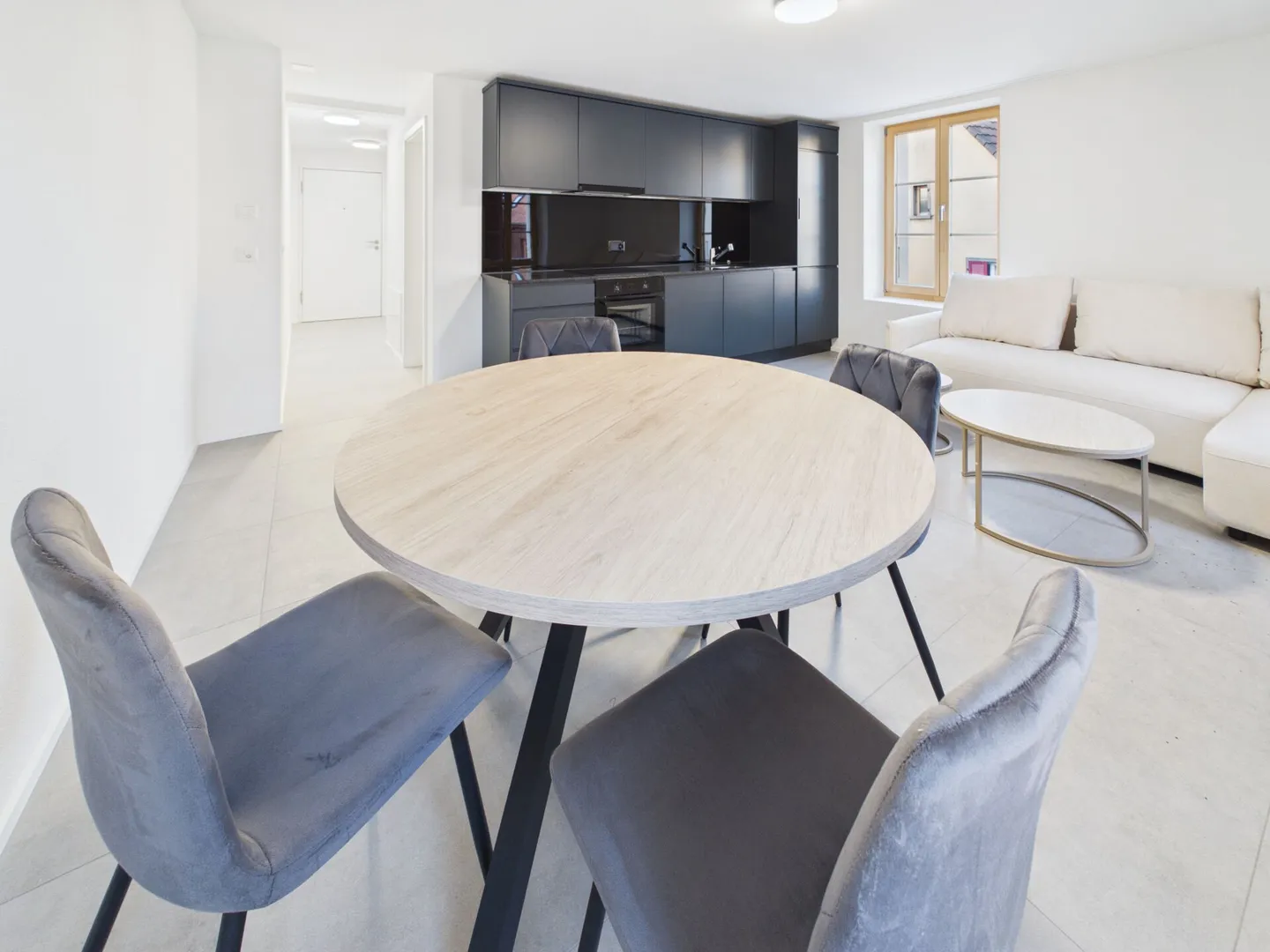 Charming 2.5-room apartment in a quiet location in Hofstetten-Flüh - Photo 3 of 9