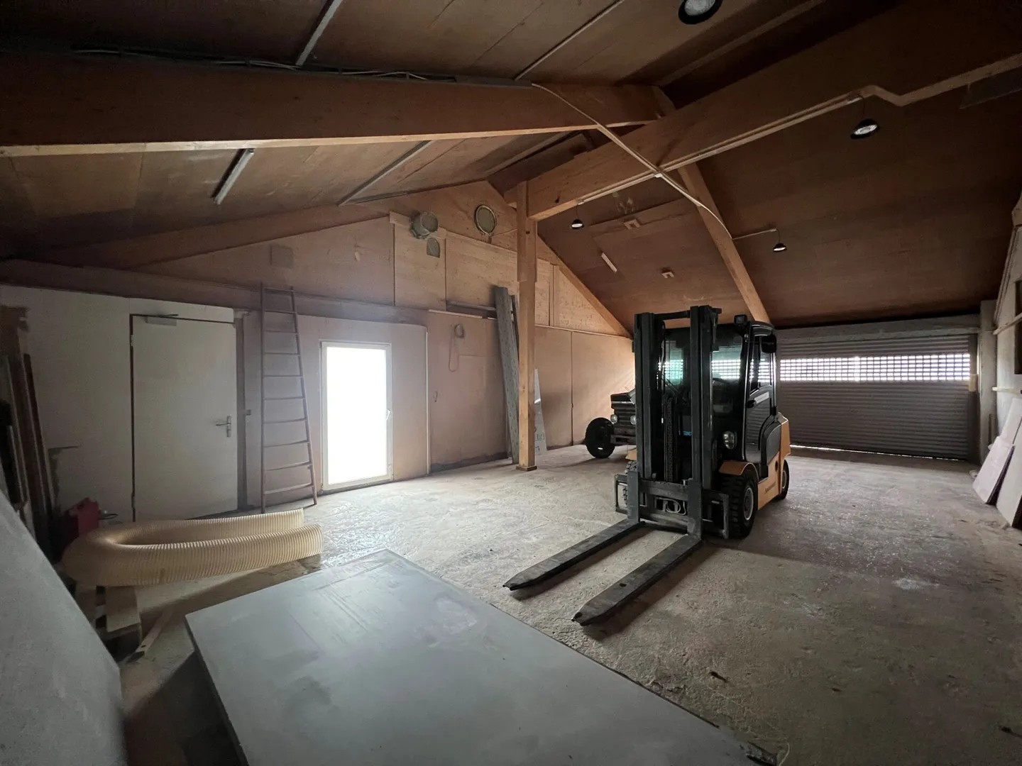 Saint-Blaise - Grande officina con uffici e showroom annesso a una casa di 2 - Foto 5 di 18