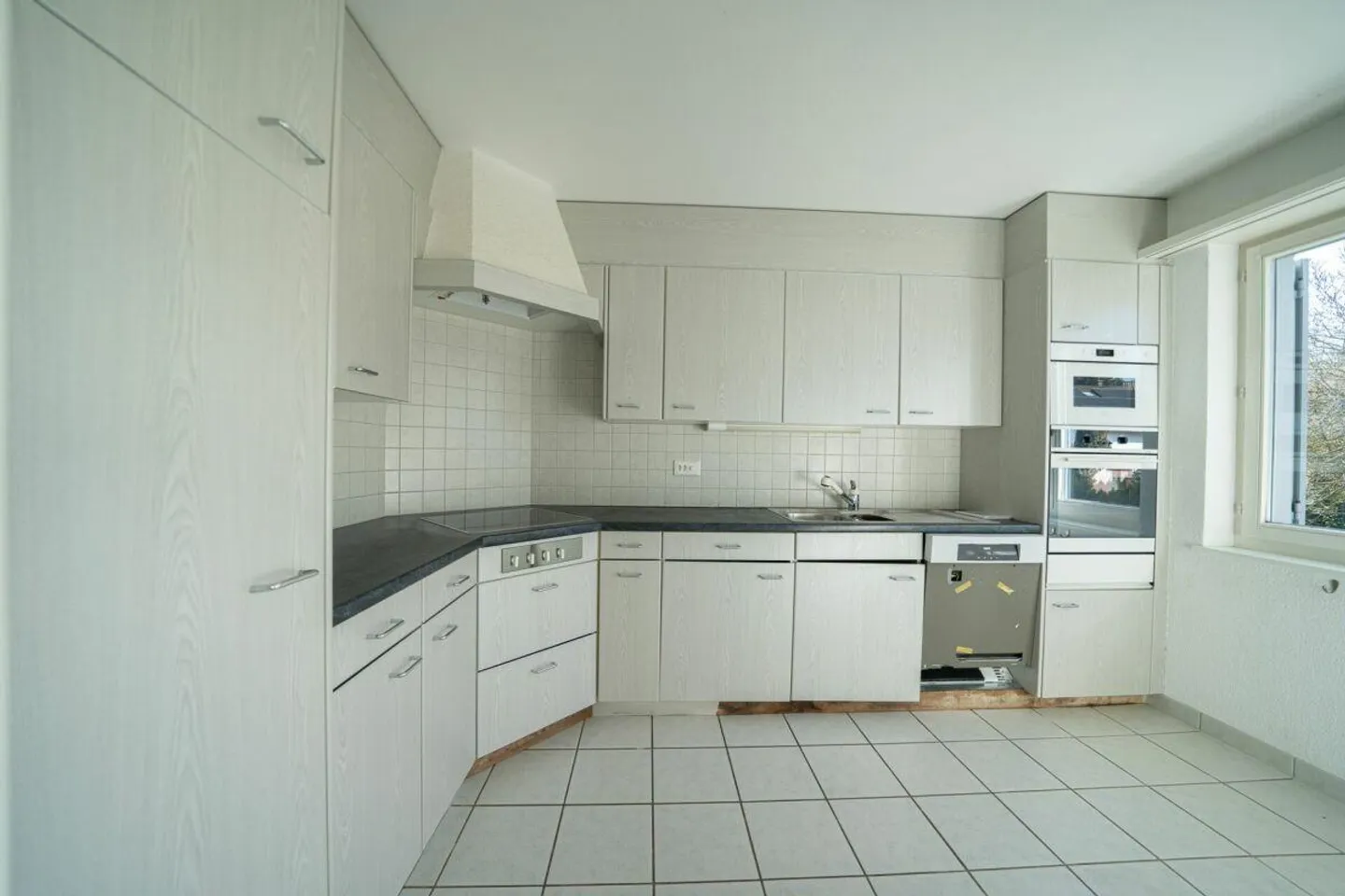 Appartamento affascinante di 4,5 stanze al 1° piano in un tranquillo quartiere residenziale - Foto 11 di 13