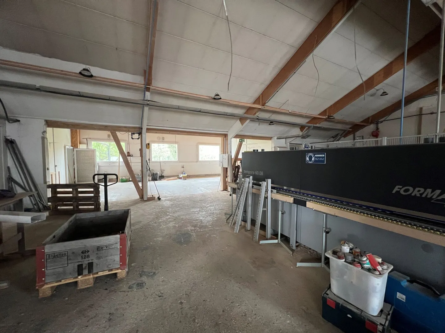 Saint-Blaise - Grande officina con uffici e showroom annesso a una casa di 2 - Foto 6 di 18