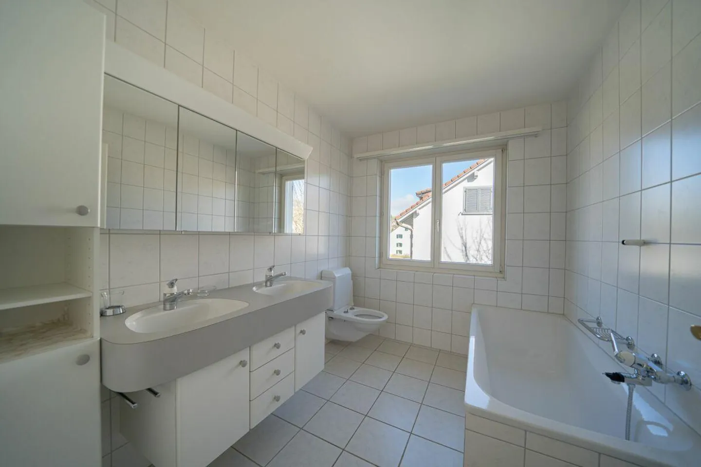 Appartamento affascinante di 4,5 stanze al 1° piano in un tranquillo quartiere residenziale - Foto 12 di 13