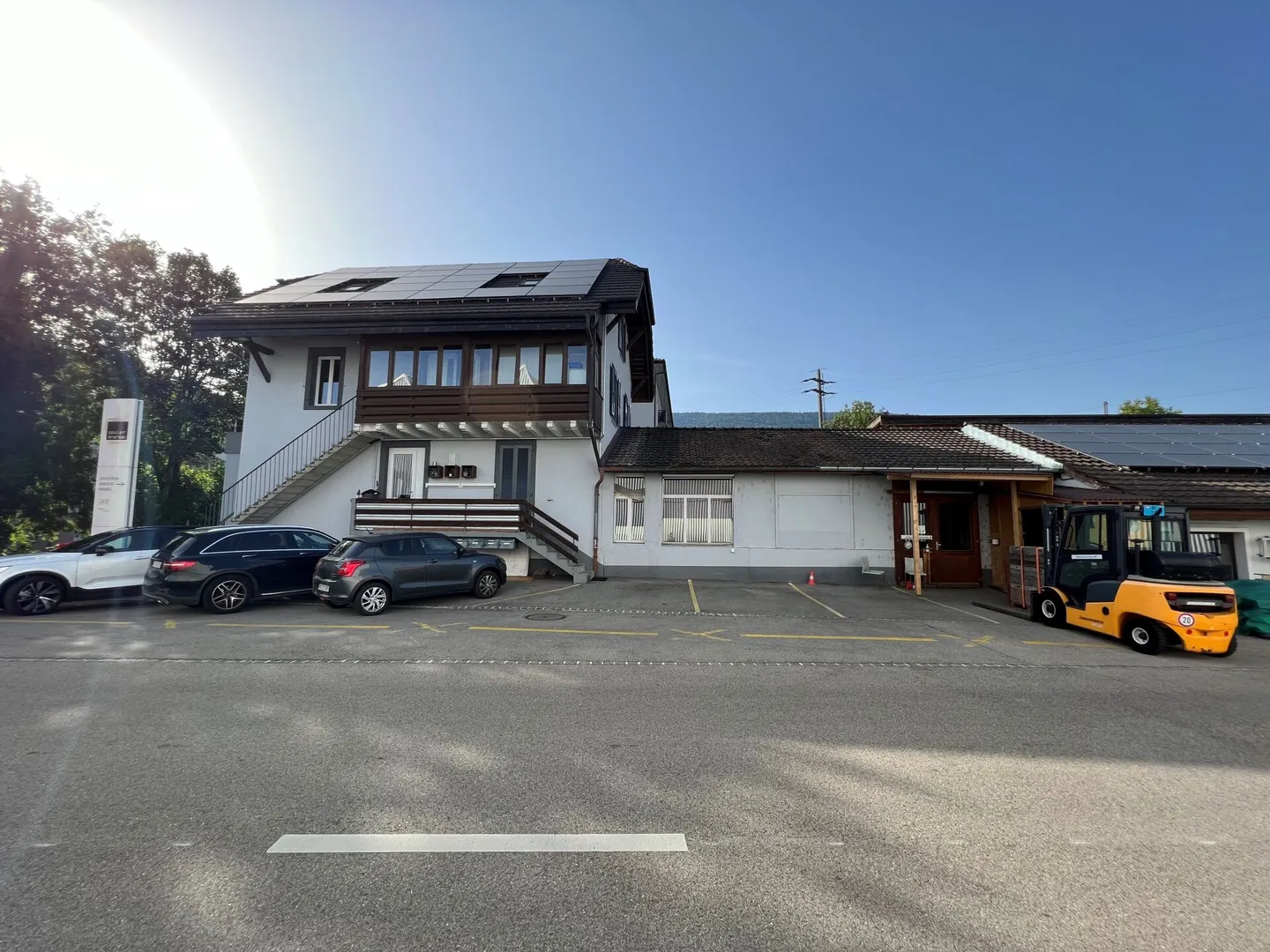 Saint-Blaise - Grande officina con uffici e showroom annesso a una casa di 2 - Foto 3 di 18