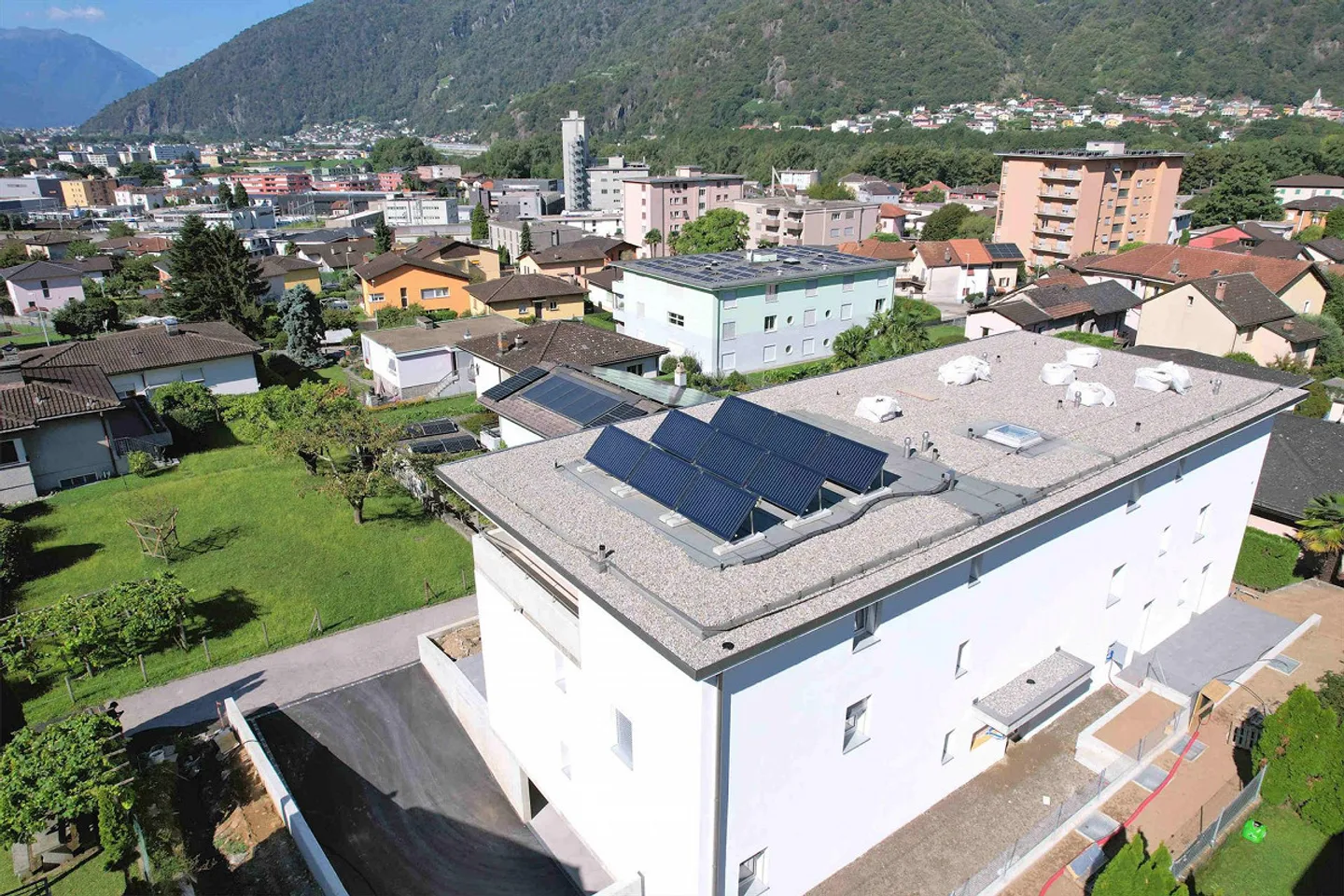 Neue Wohnung mit großem Garten und geräumiger Terrasse - Foto 4 von 13