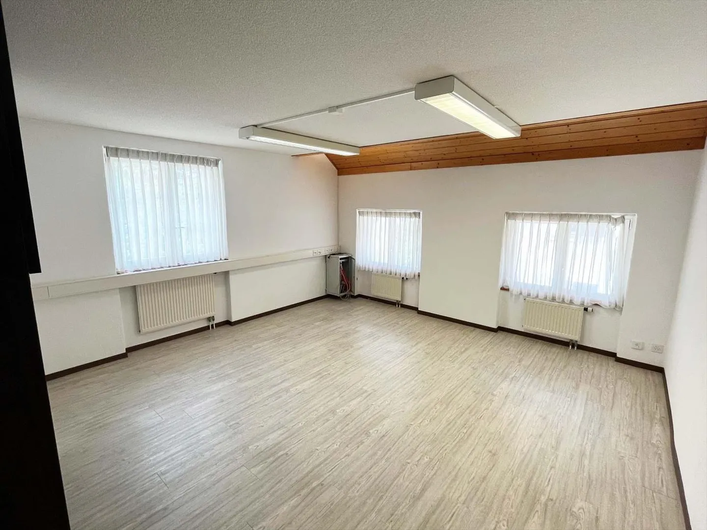 Commercial space in Saint-Sulpice - Photo 2 of 4