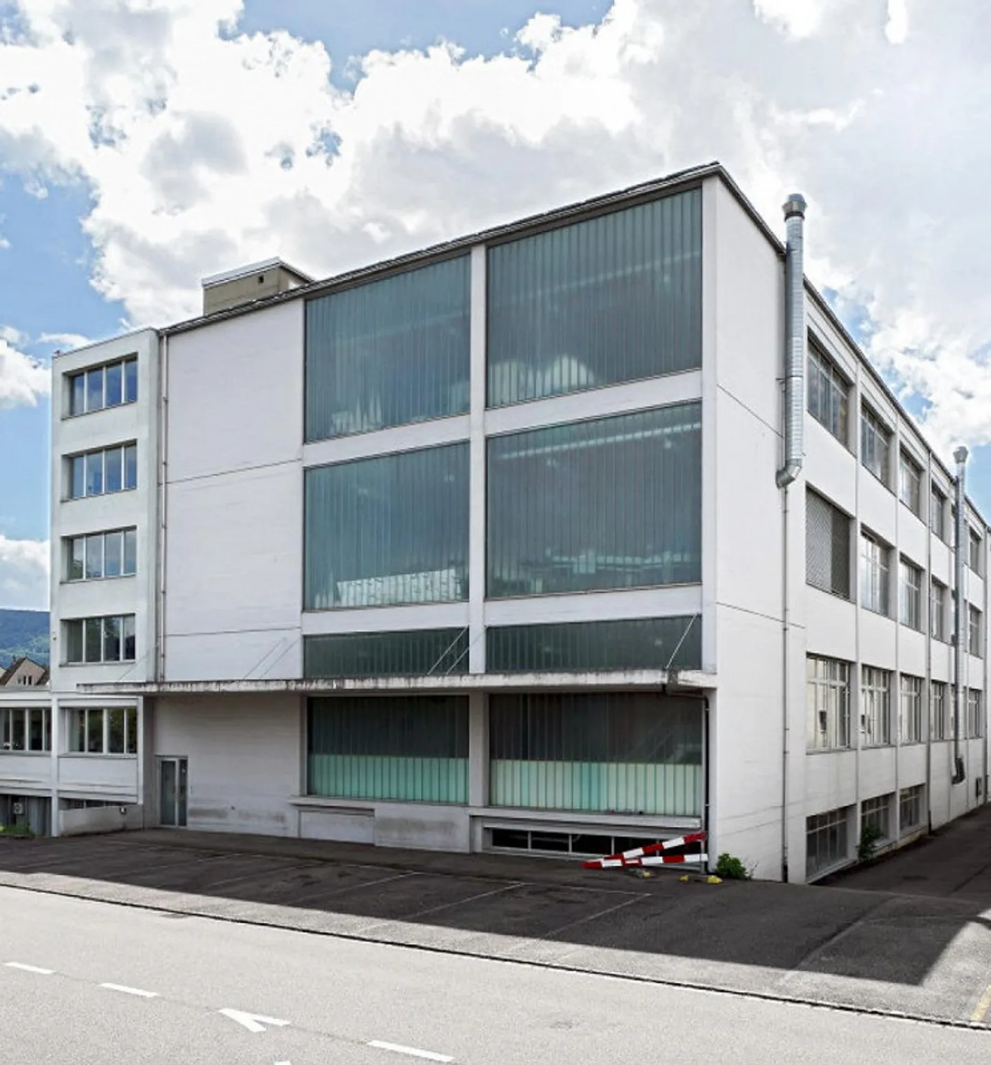 Espace commercial et de stockage spacieux - Photo 2 sur 6